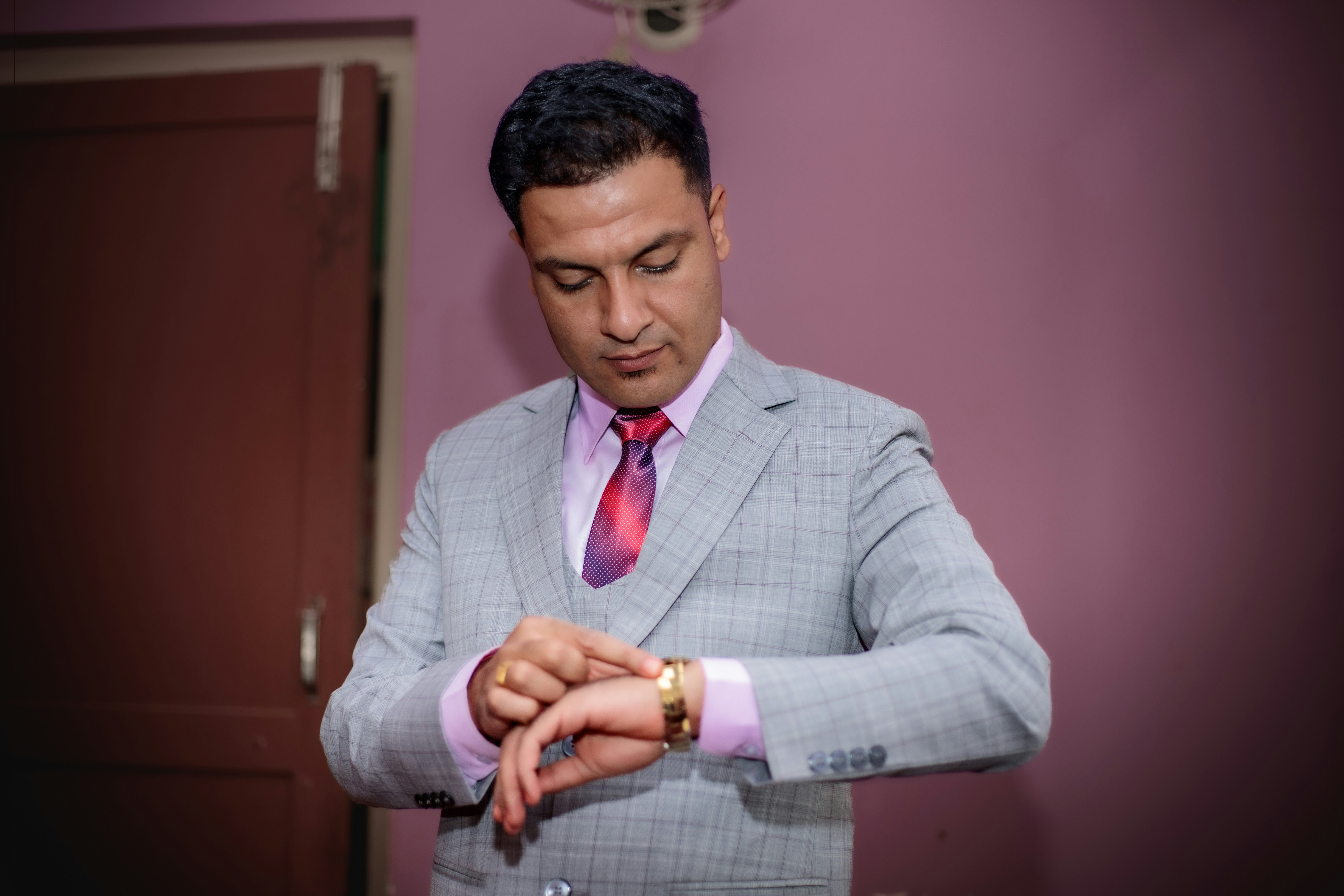 groom wedding attire, wallpaper, Groom's Attire: Choosing the Perfect Tuxedo or Suit 6