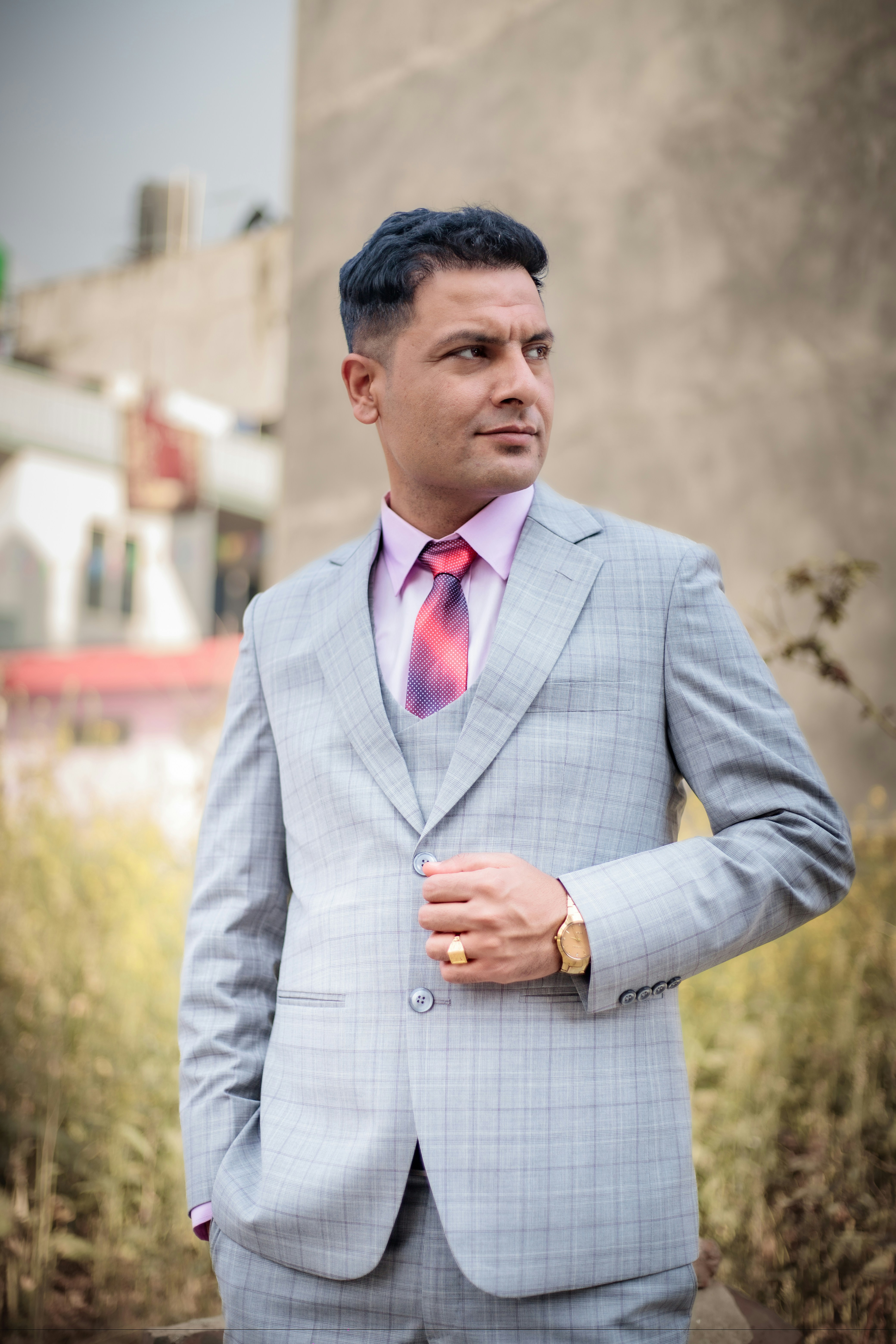 groom wedding attire, wallpaper, Groom's Attire: Choosing the Perfect Tuxedo or Suit 3