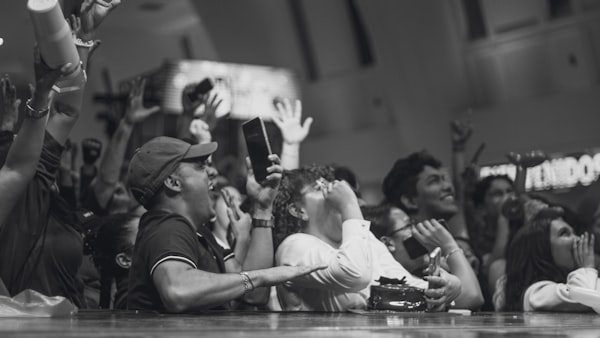 Lula abre campanha no ABC e Flávio Bolsonaro em Copacabana