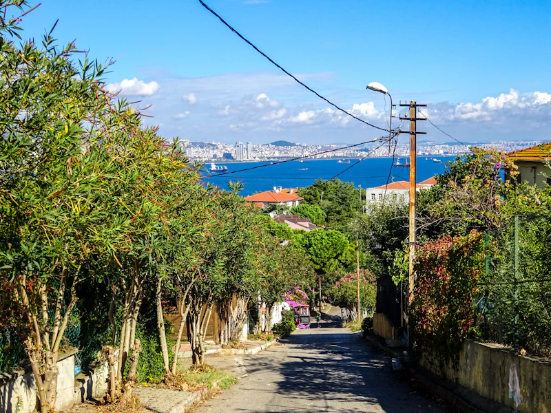 Best Walking Paths and Streets in Milos to Explore on Foot