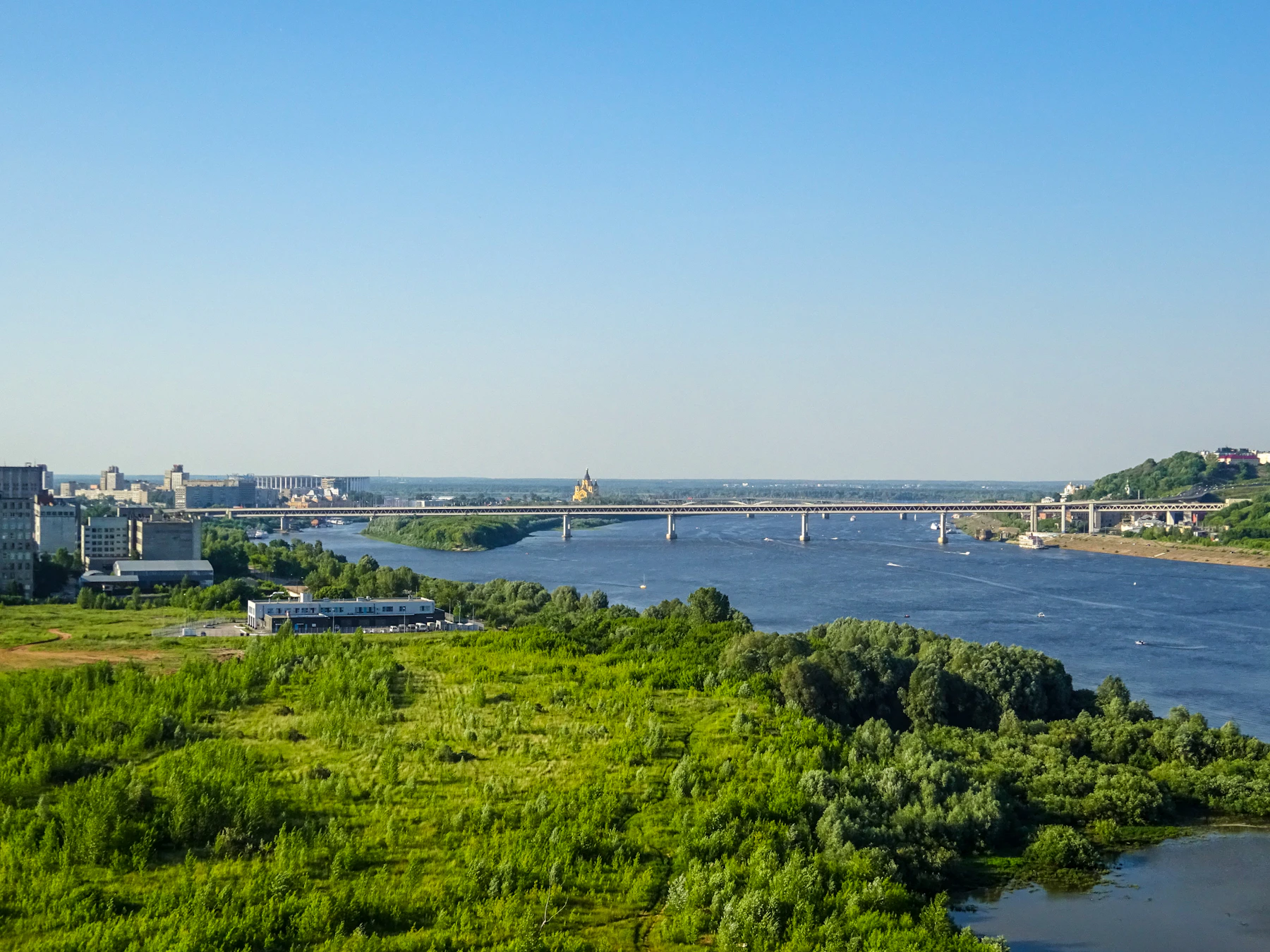 Мост через реку в Нижнем Новгороде