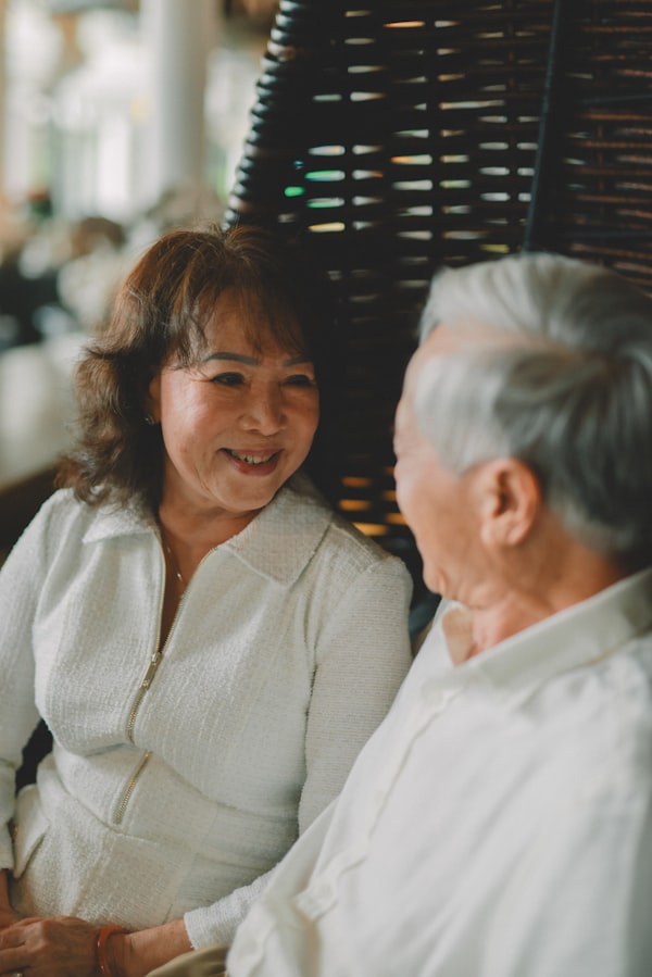 Personne âgée souriante