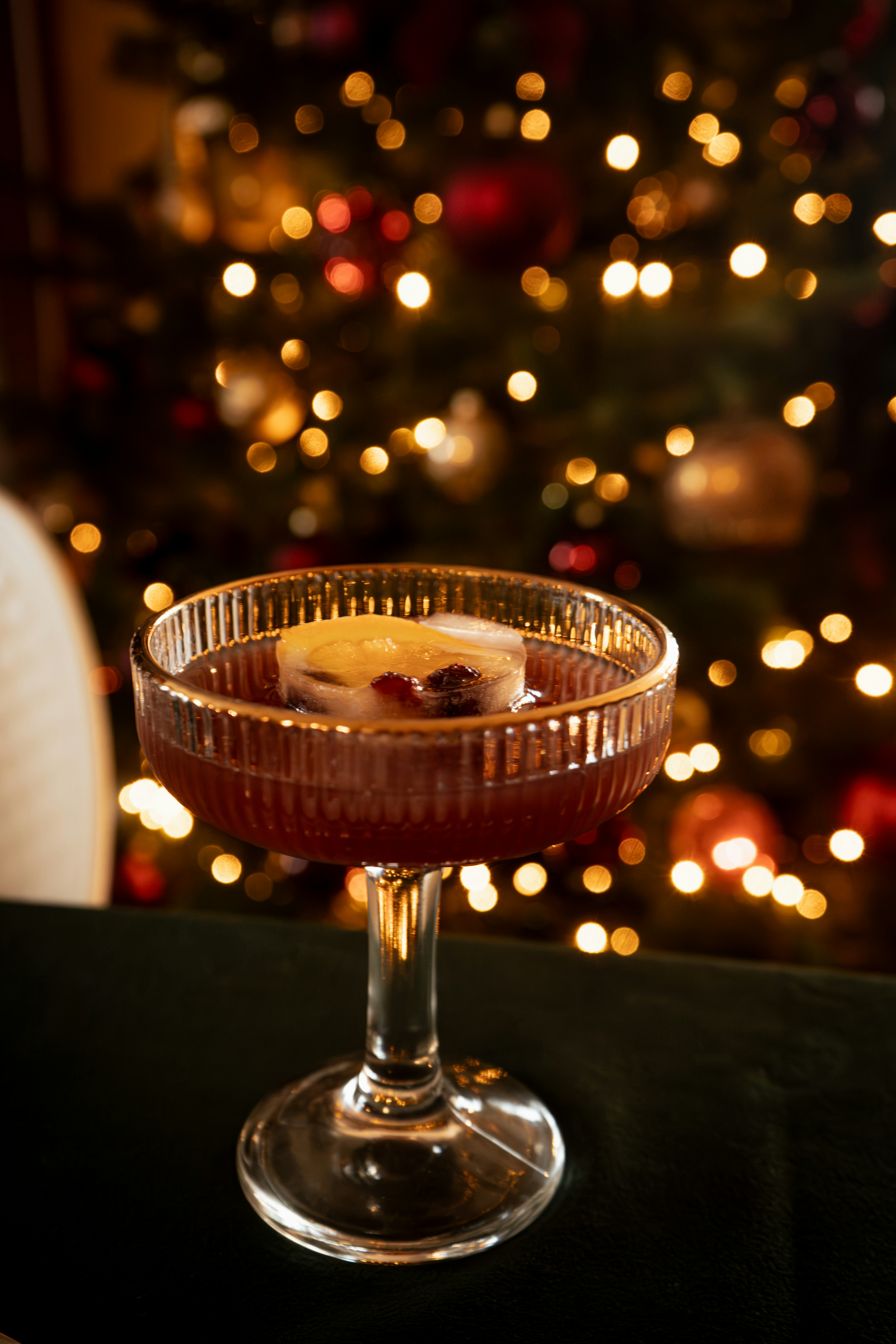 celebratory drinks party bokeh, ilustrasi artikel Open Bar: Toasting the Pros and Cons of a Freely Flowing Event 5