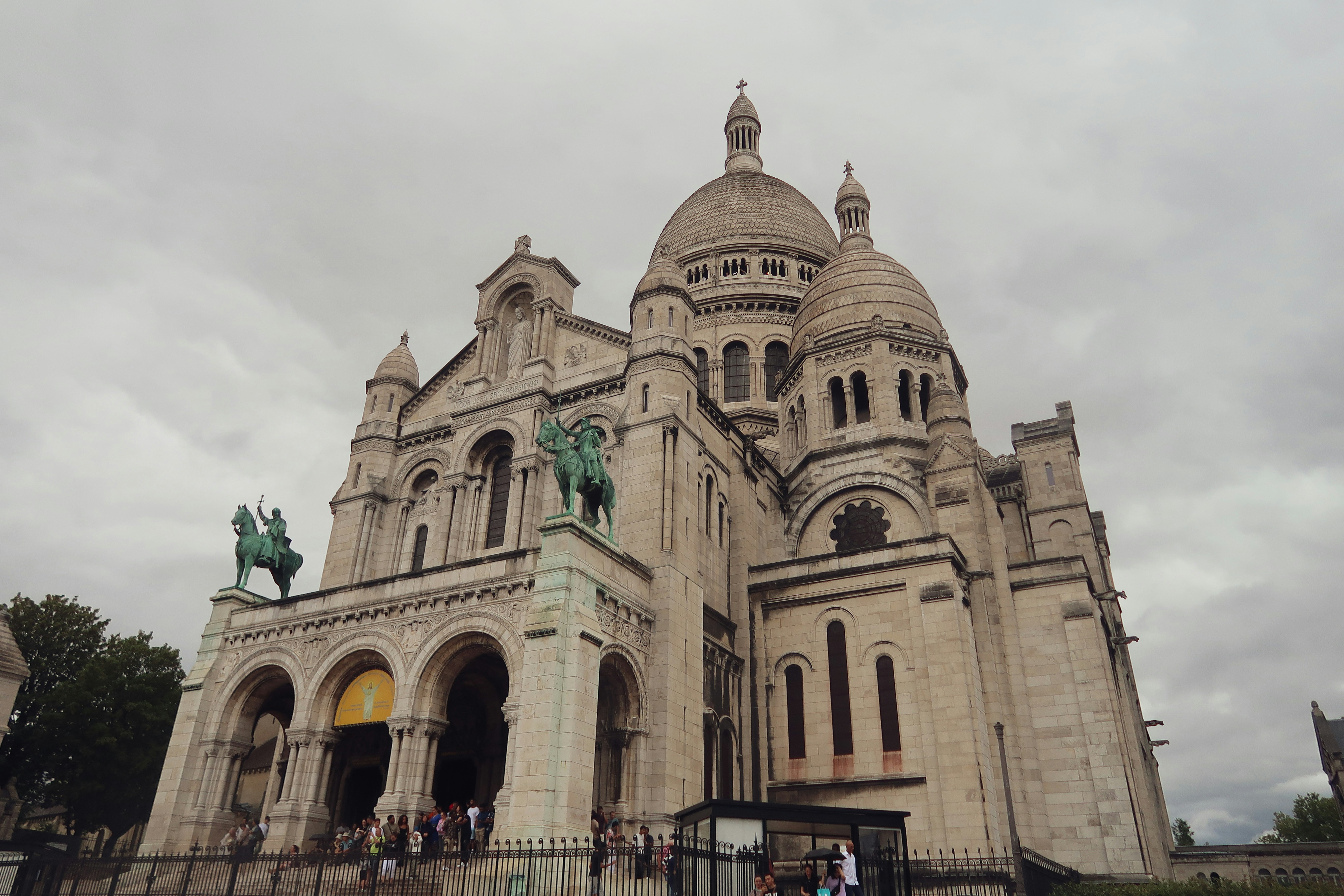 The sacre-coeur basilica in paris under a cloudy sky