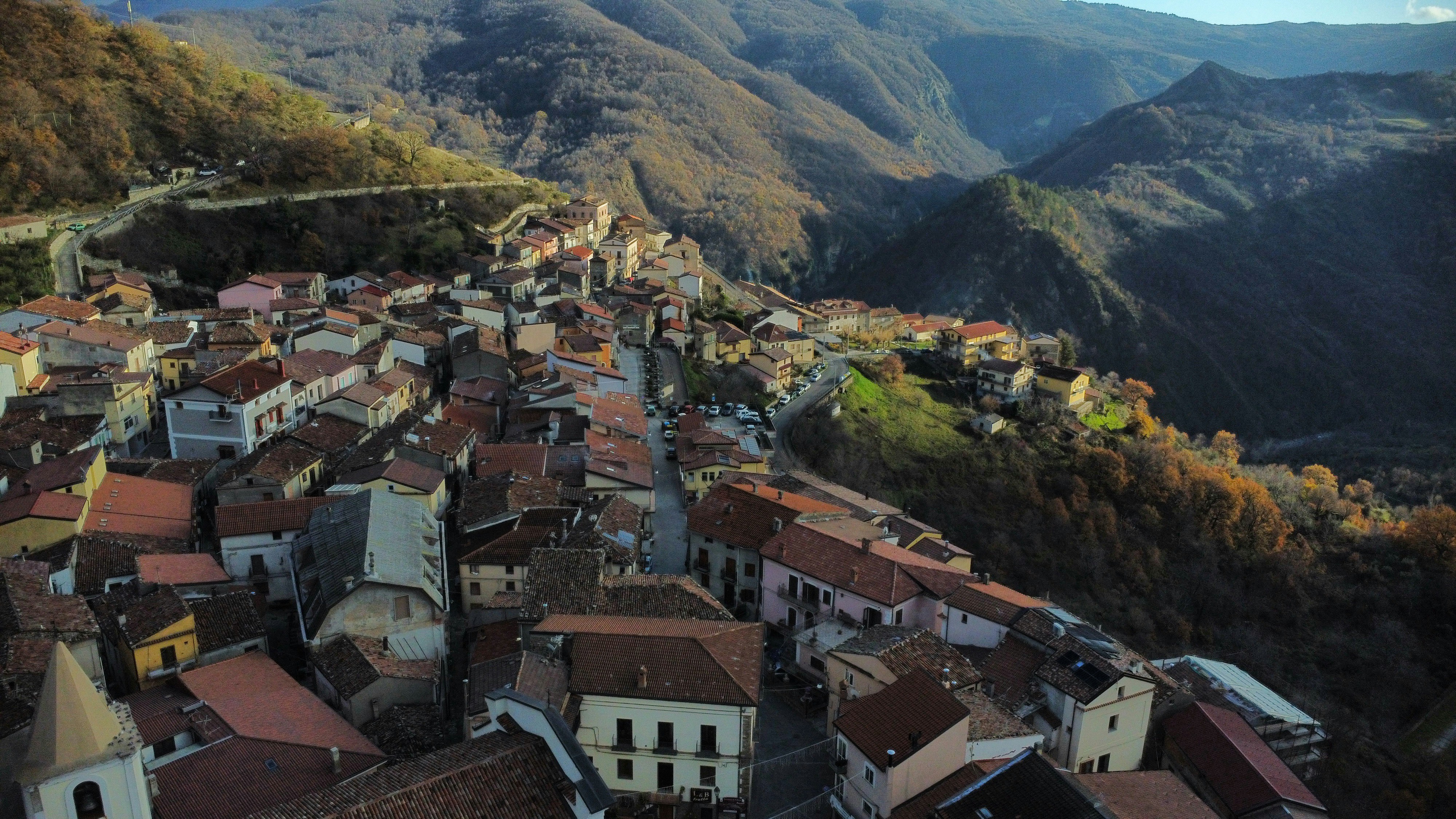 Photo by massiphotos