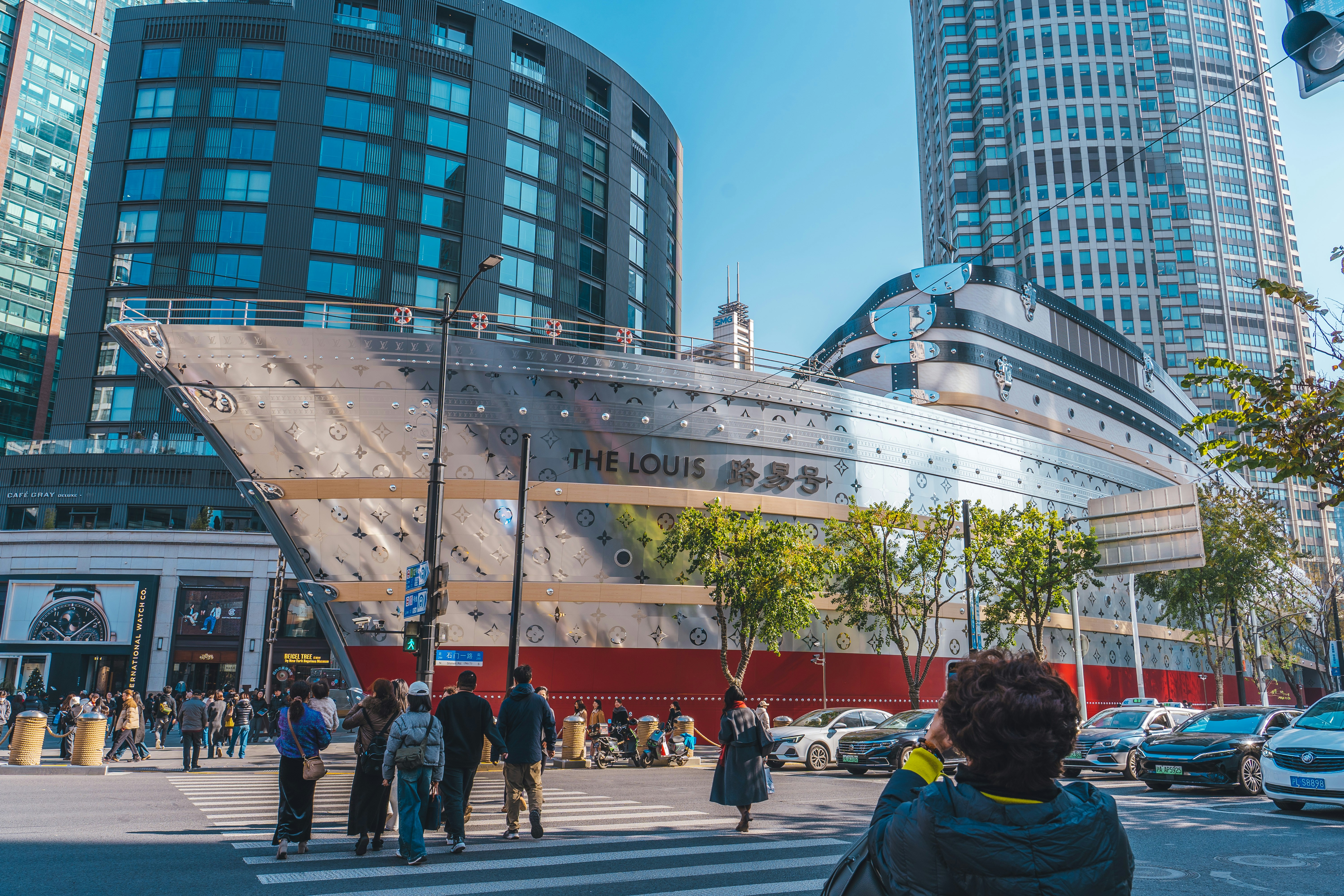 Modern building shaped like a cruise ship