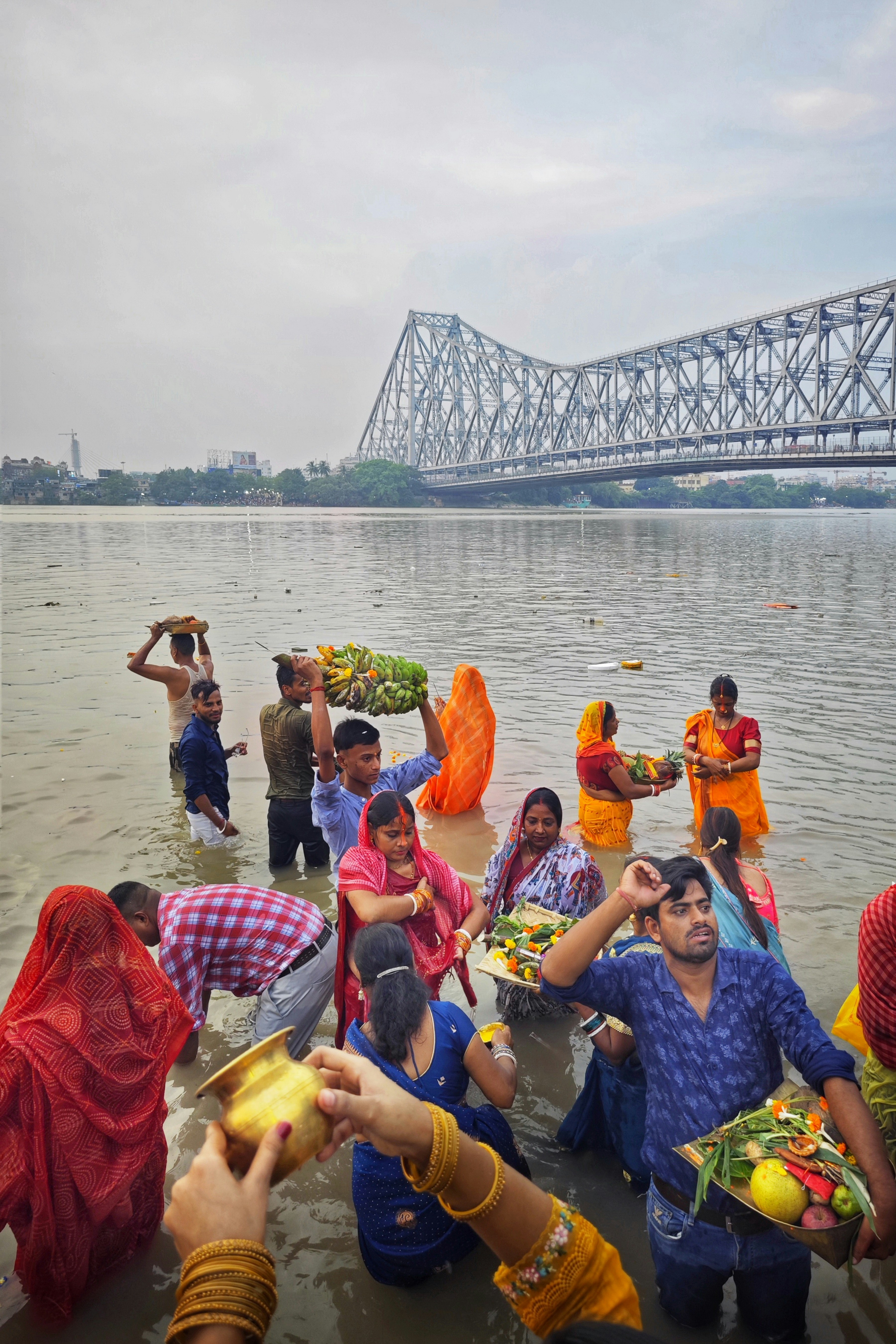 Local News Reimagined 2026: Community Journalism, Creator Commerce, and Edge‑First Newsrooms