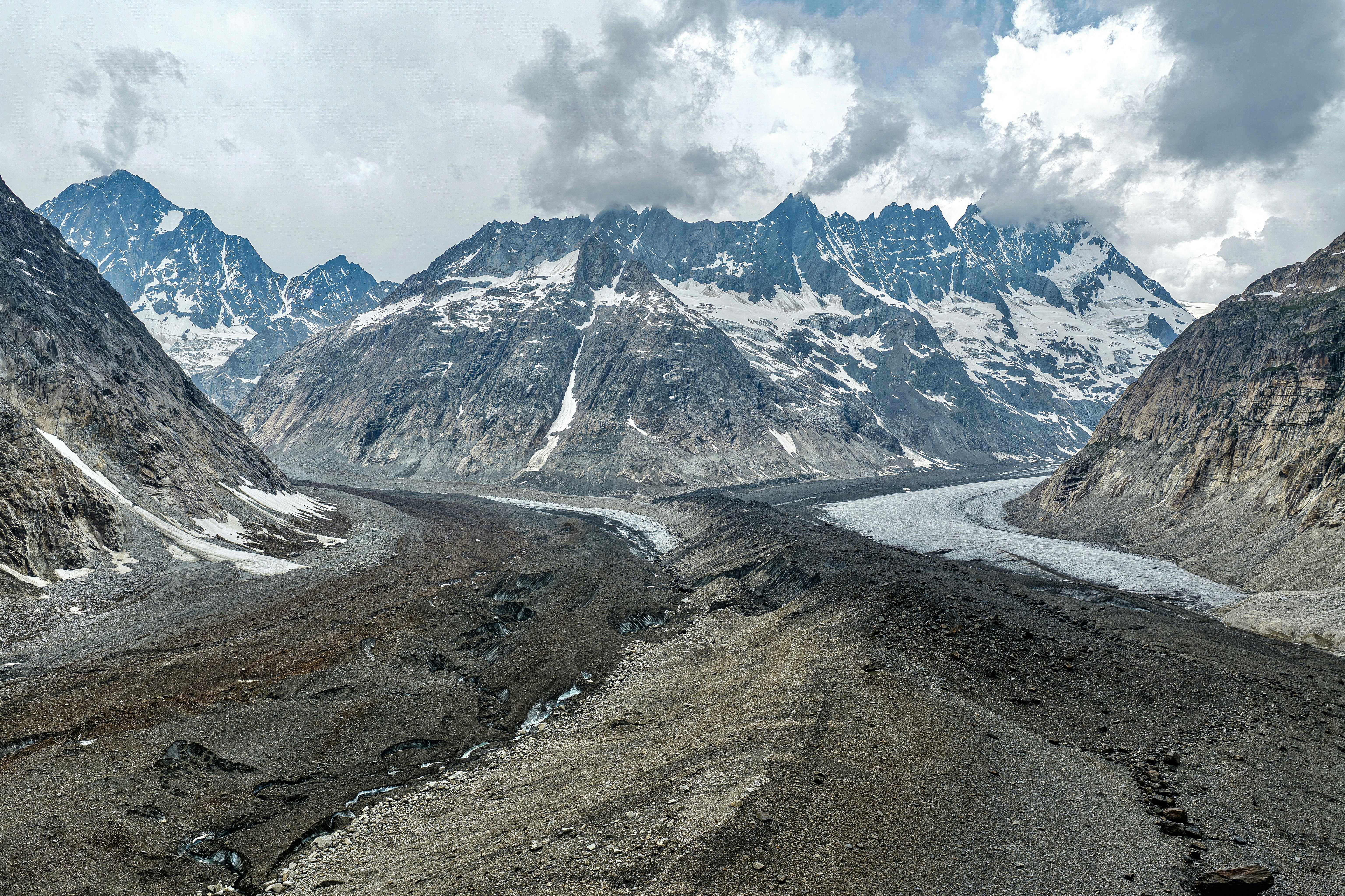 Photo by maximilian_brand