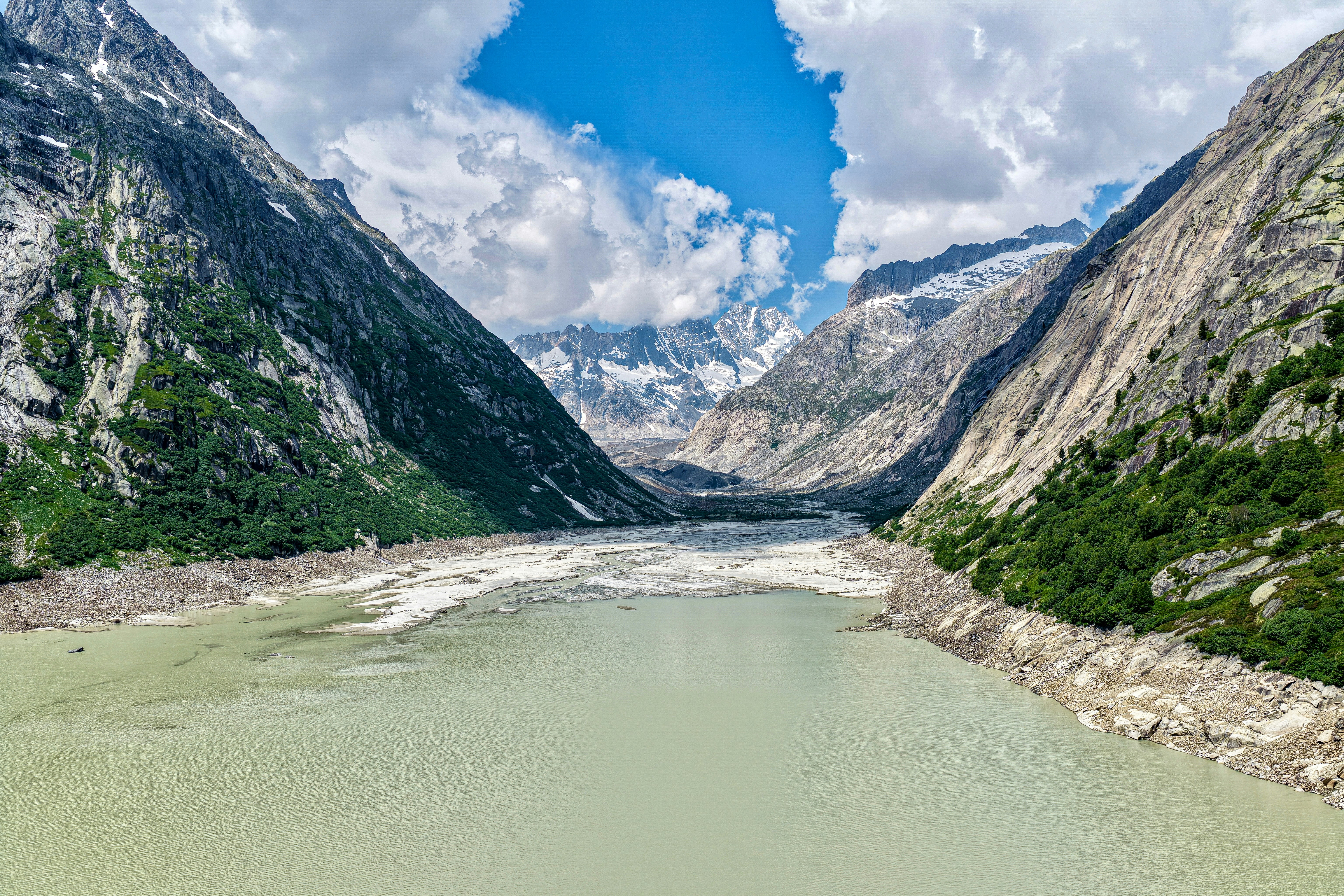 Photo by maximilian_brand