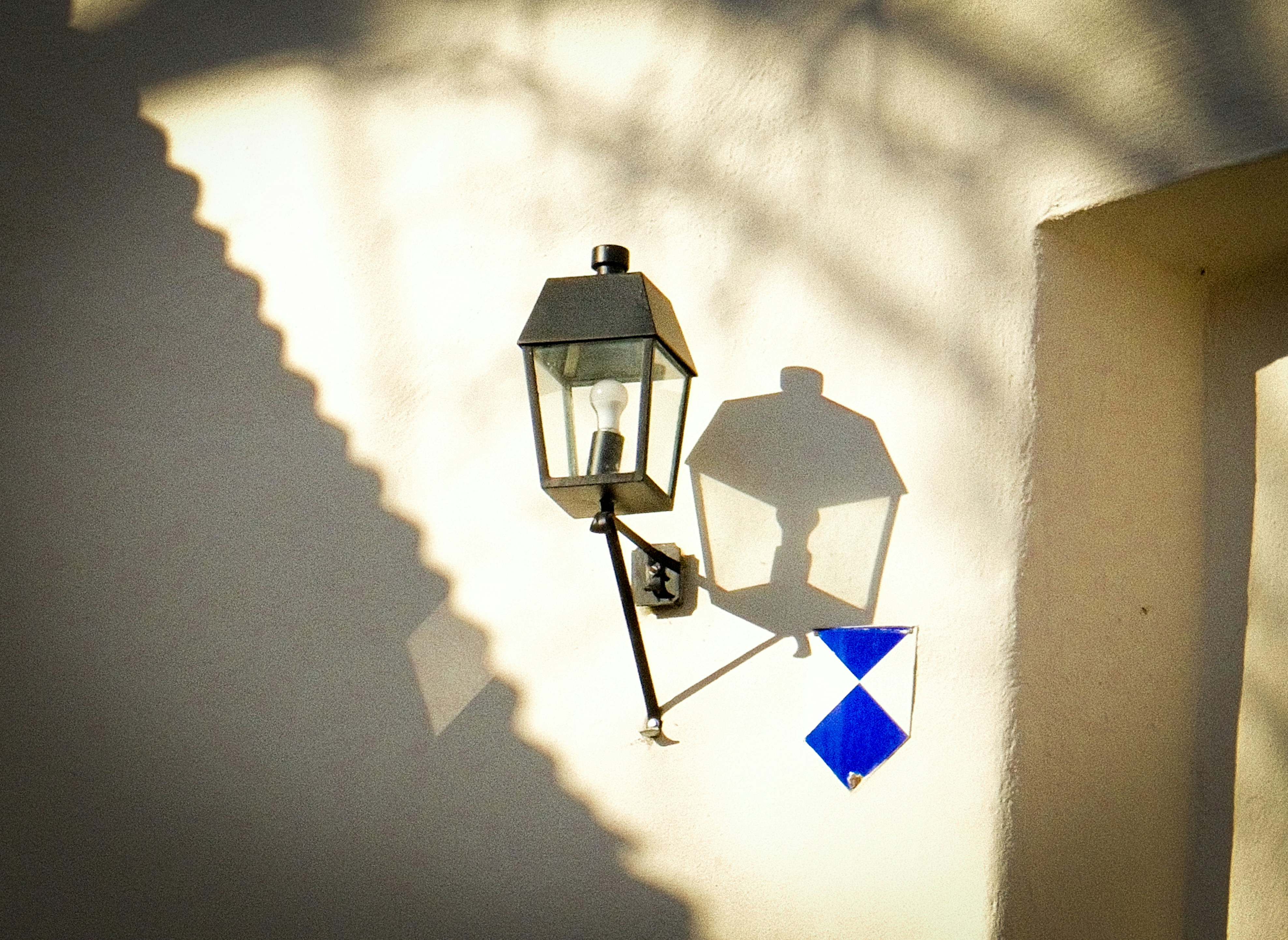 Wall lamp with geometric shadows on wall