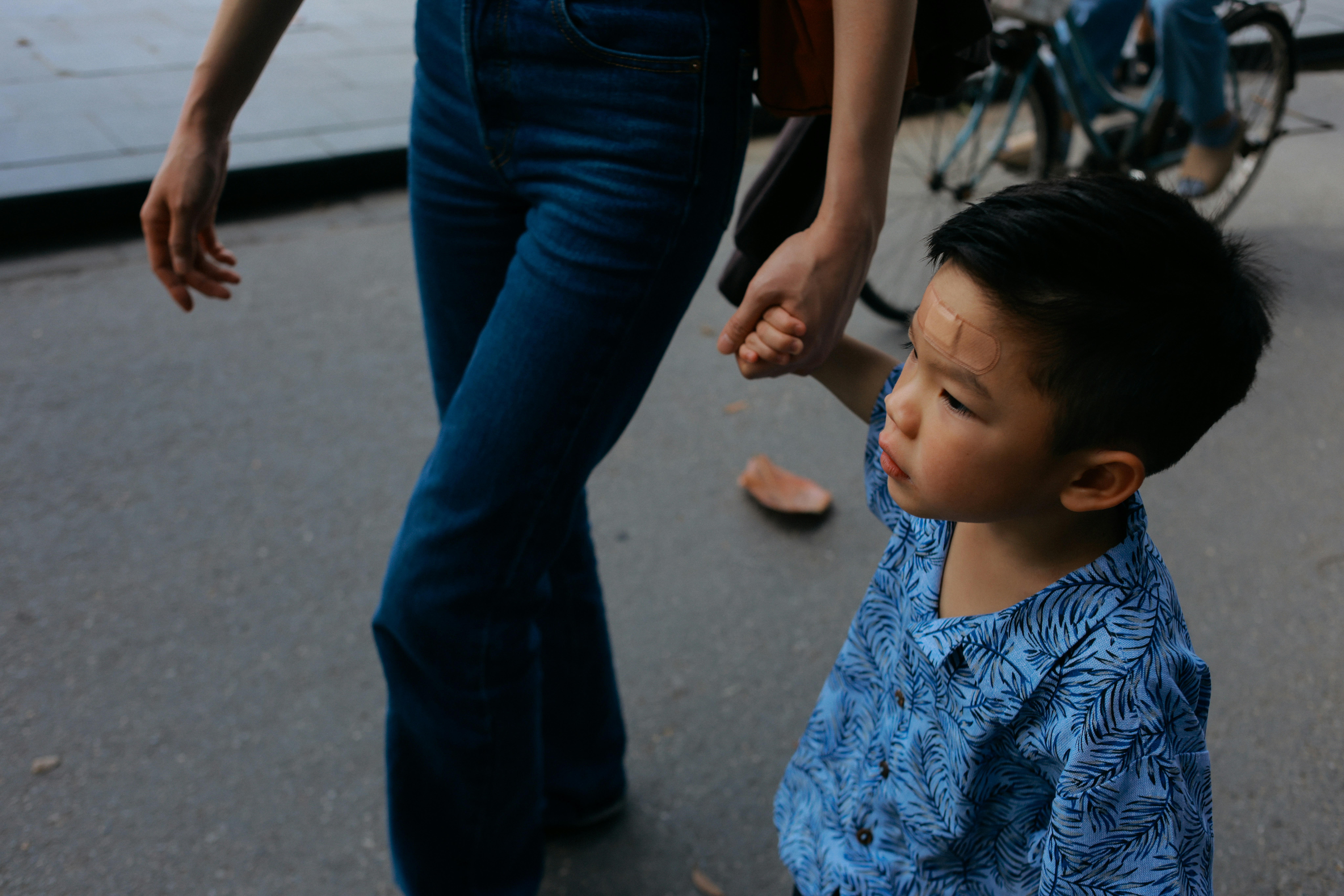 Designing Kid‑Safe Smart Bedrooms in 2026: Privacy, Lighting, and On‑Device AI