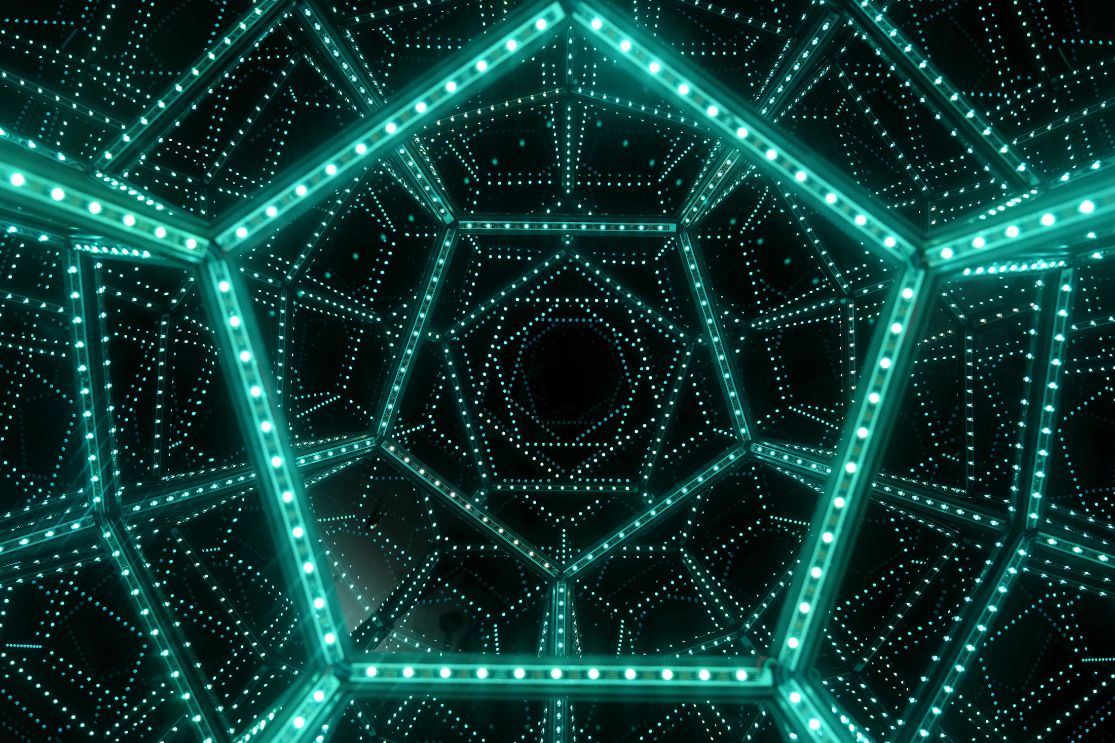 GreenTech Co. 环保承诺隧道