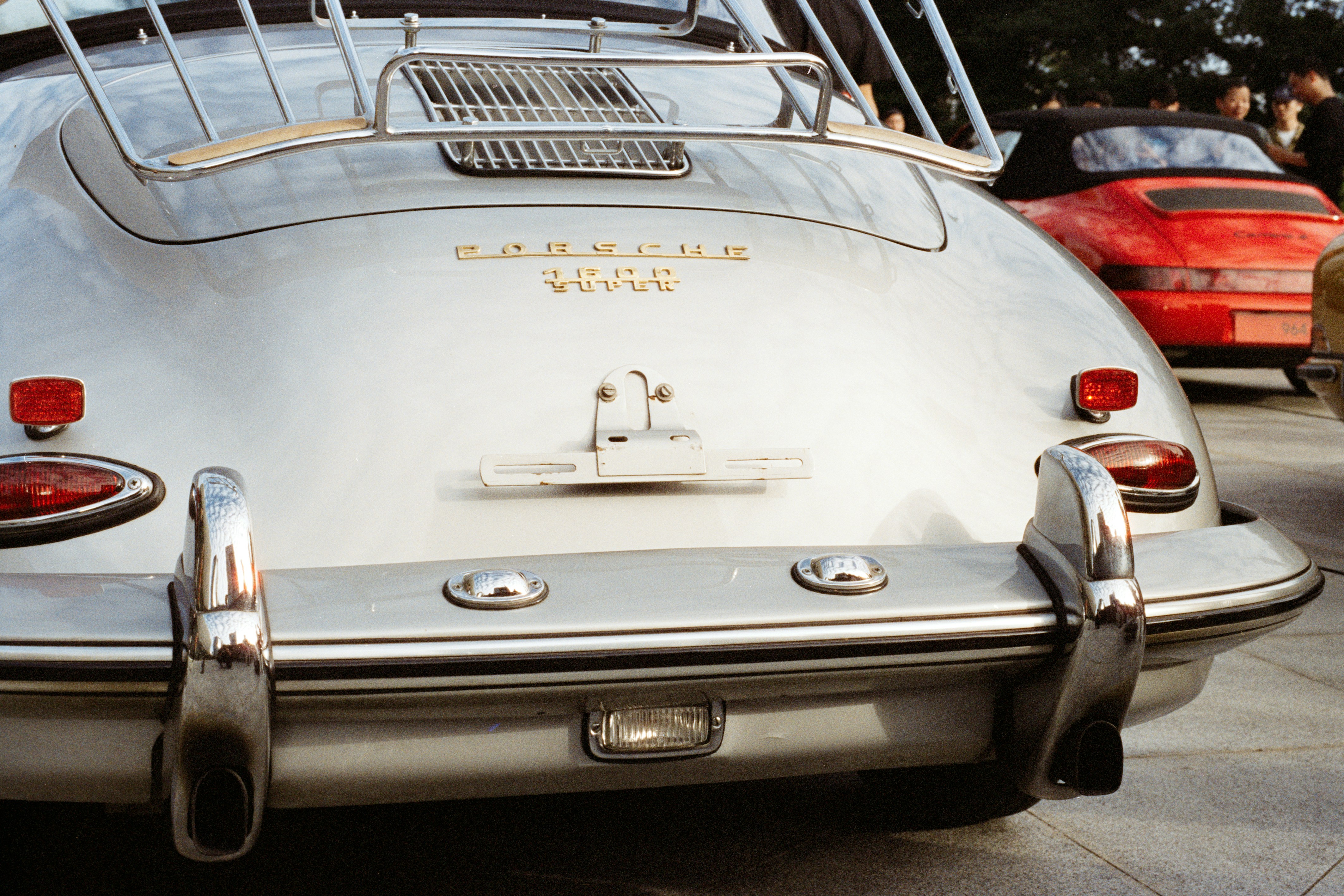 Silbernes Vintage-Porsche-911-Heckstoßstangendetail