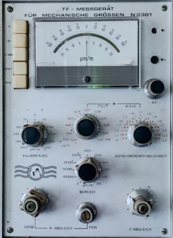 Vintage mechanical measurement device with analog dial