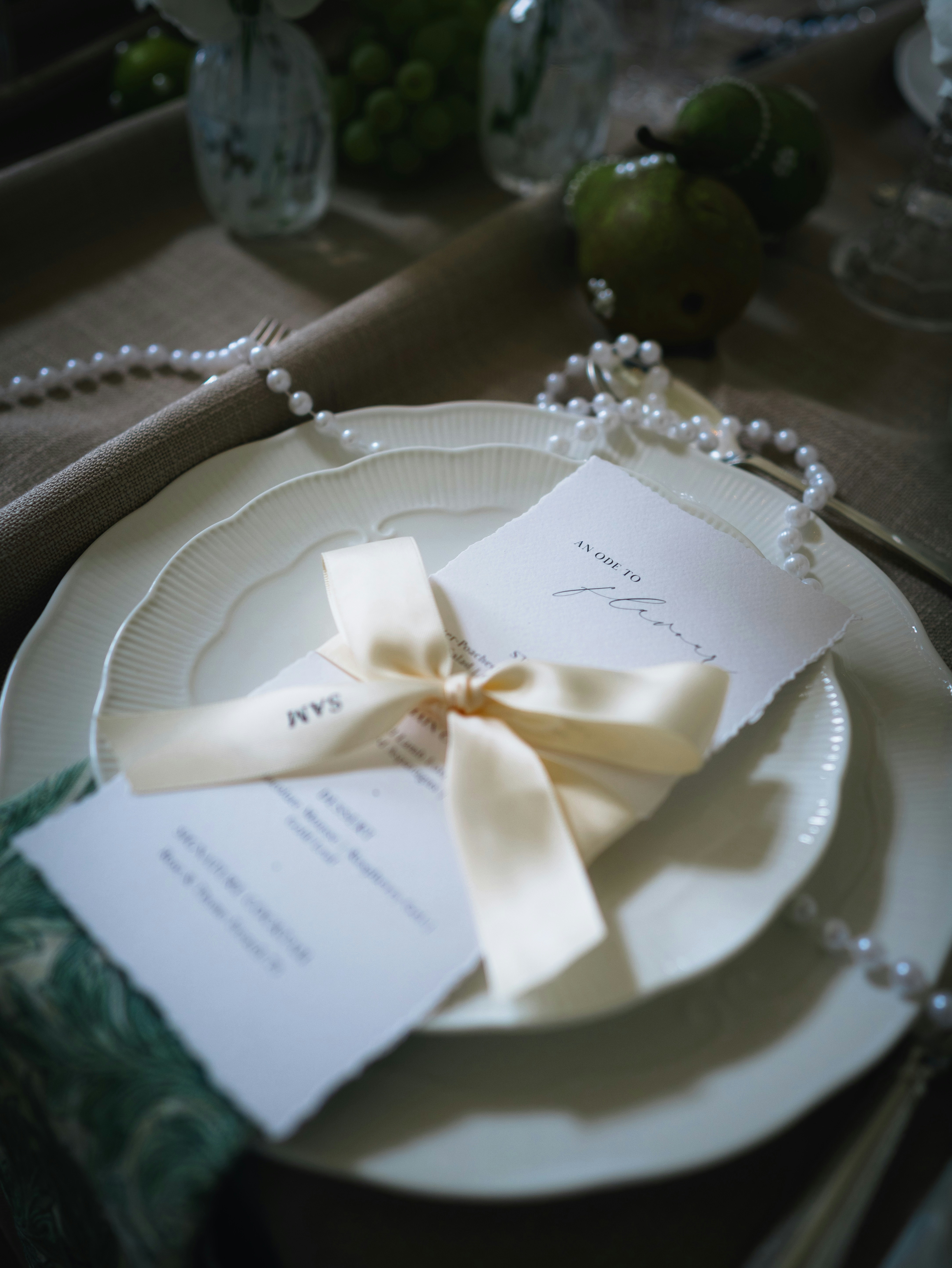 Elegant table setting detail, ilustrasi artikel Crafting Elegance: Your Guide to Designing a Stylish Wedding Menu Card 1