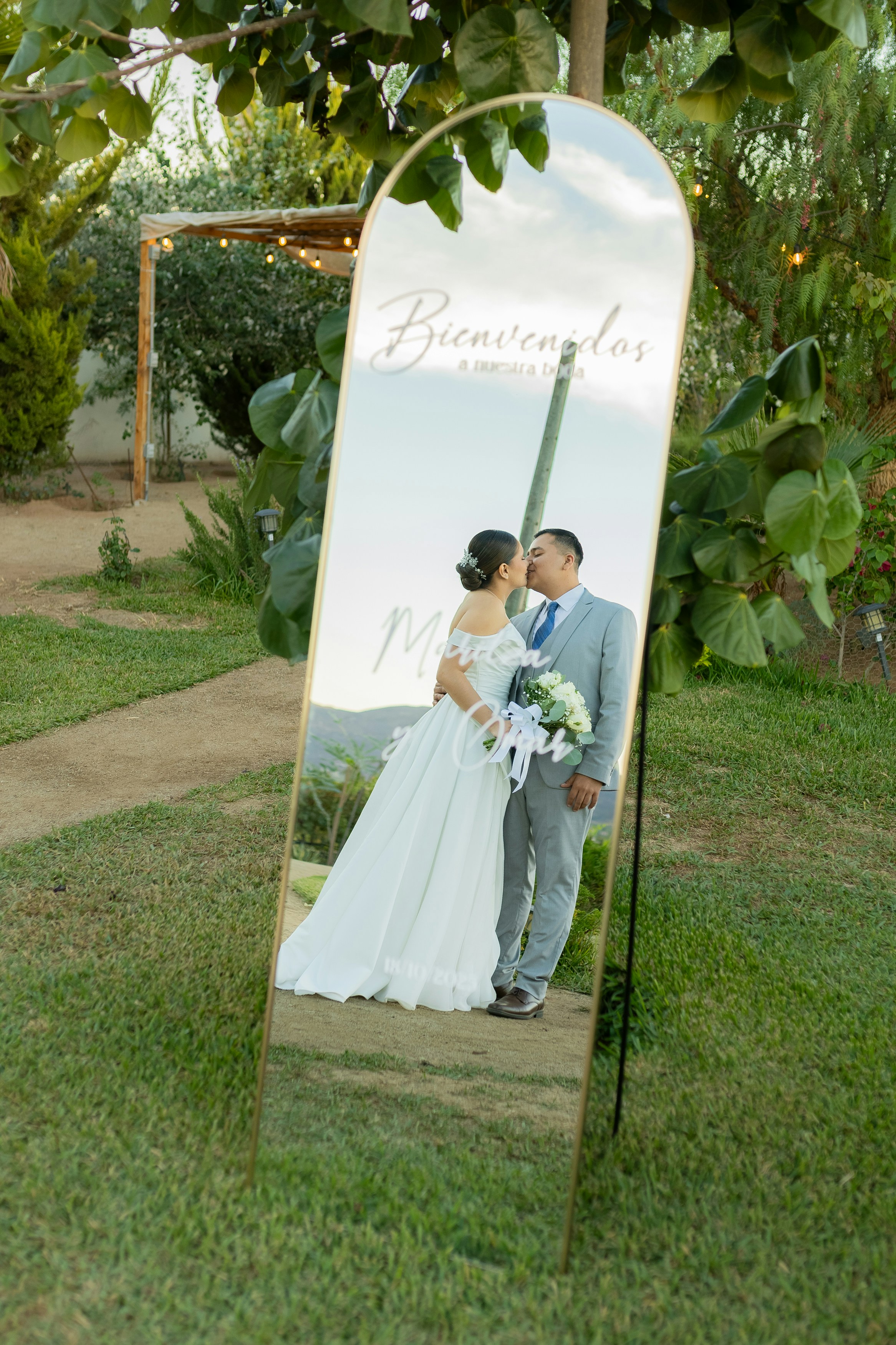 wedding photo display, wallpaper, Personalized Wedding Decor with Photos 2
