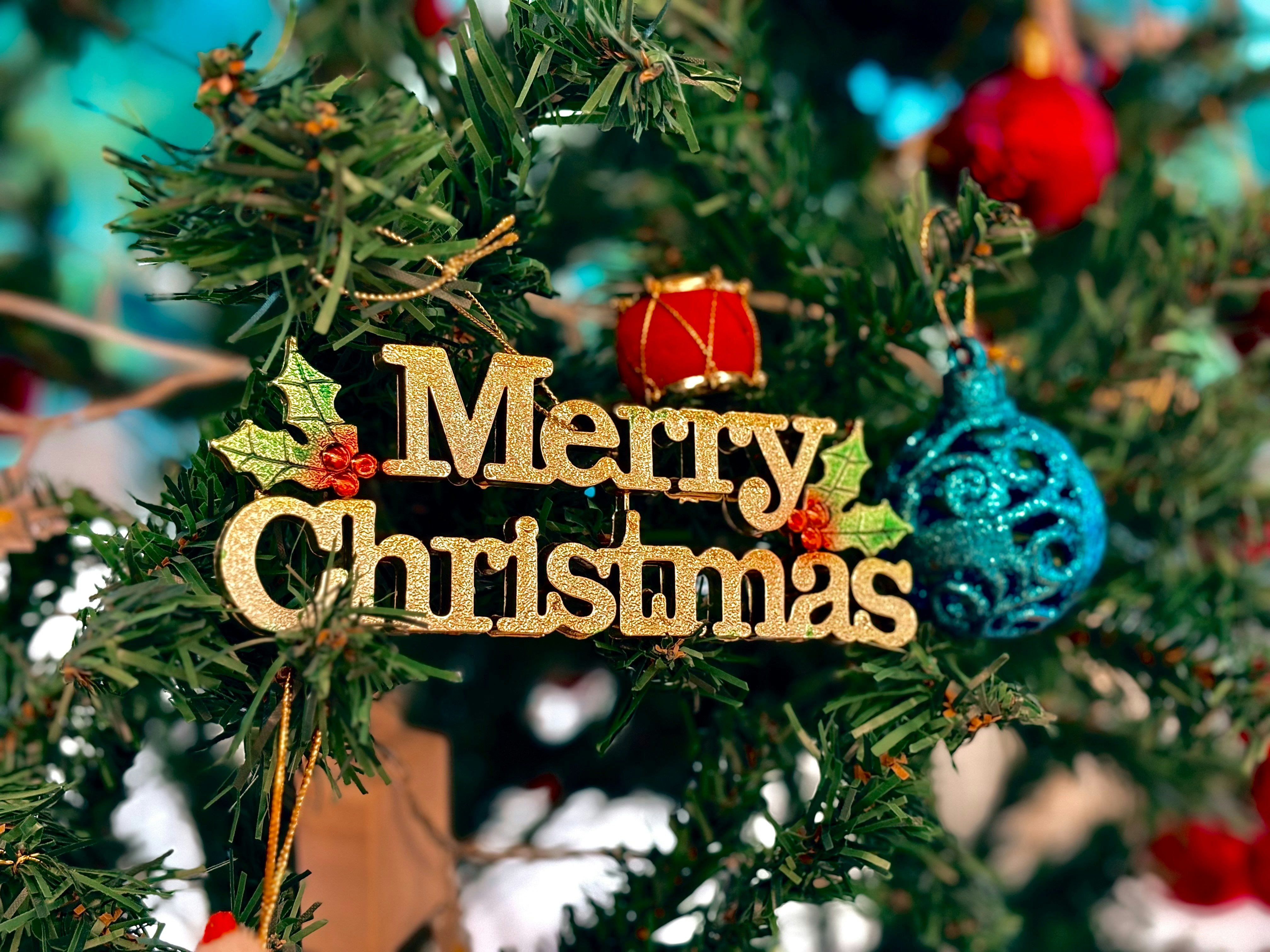 Merry christmas sign on a decorated tree