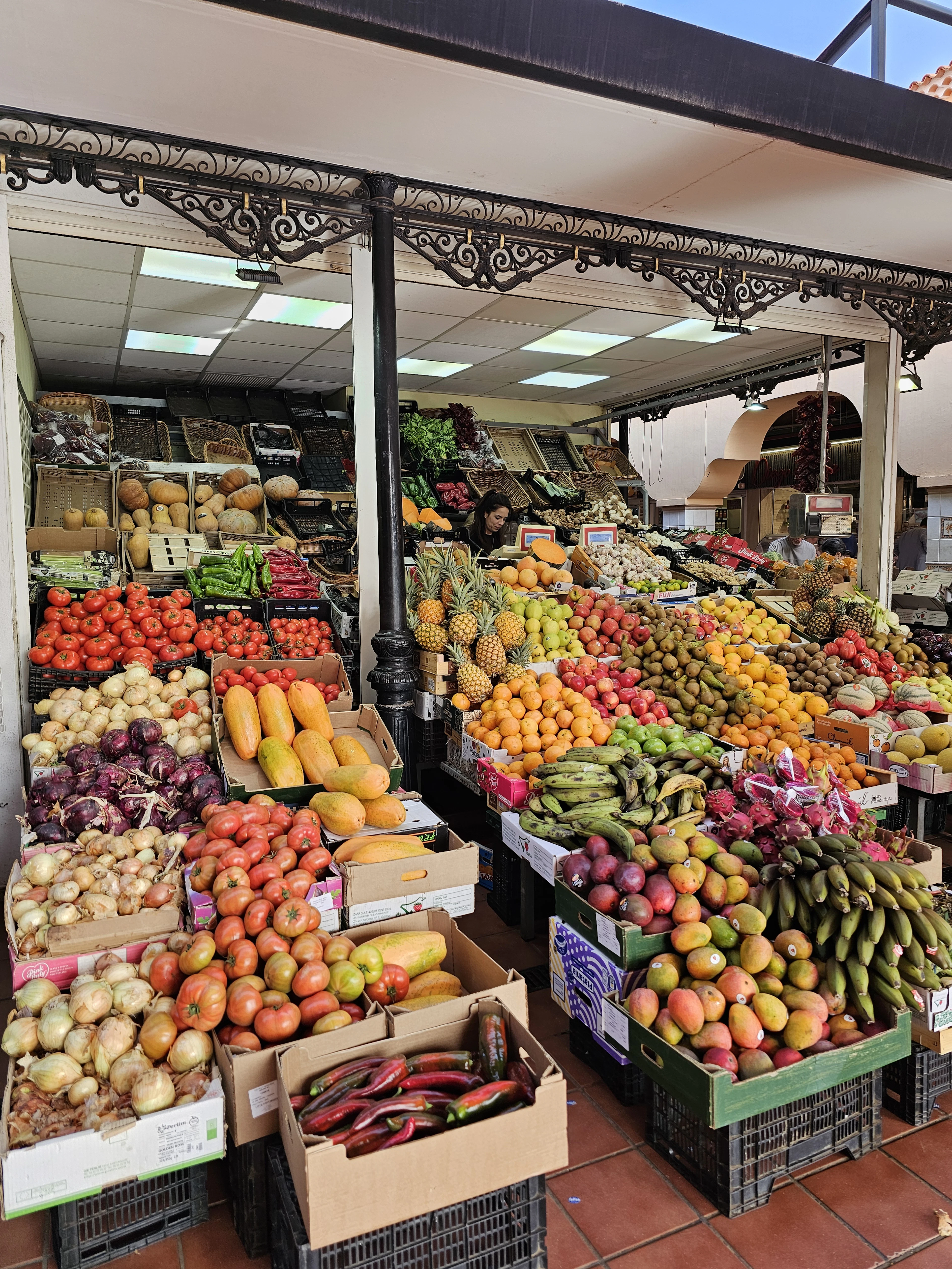 Market grazing in Santa Cruz, Tenerife