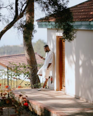 GIFTABULL- MAN RELAXING ON PHONE