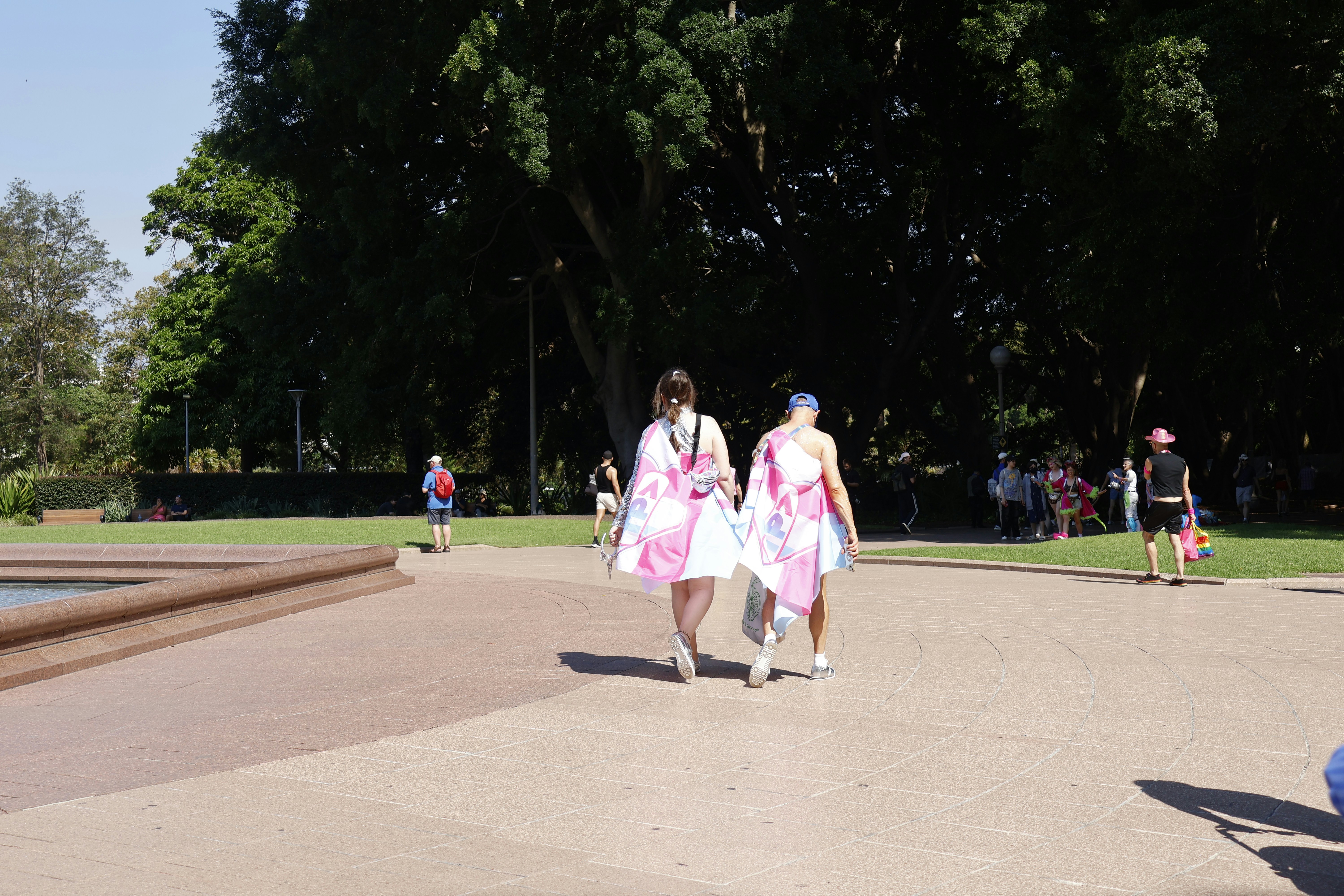 150 minutes fitness circle for Indian women — A diverse group of Indian women smiling and walking together in a city park during the early morning, wearing comfortable activewear