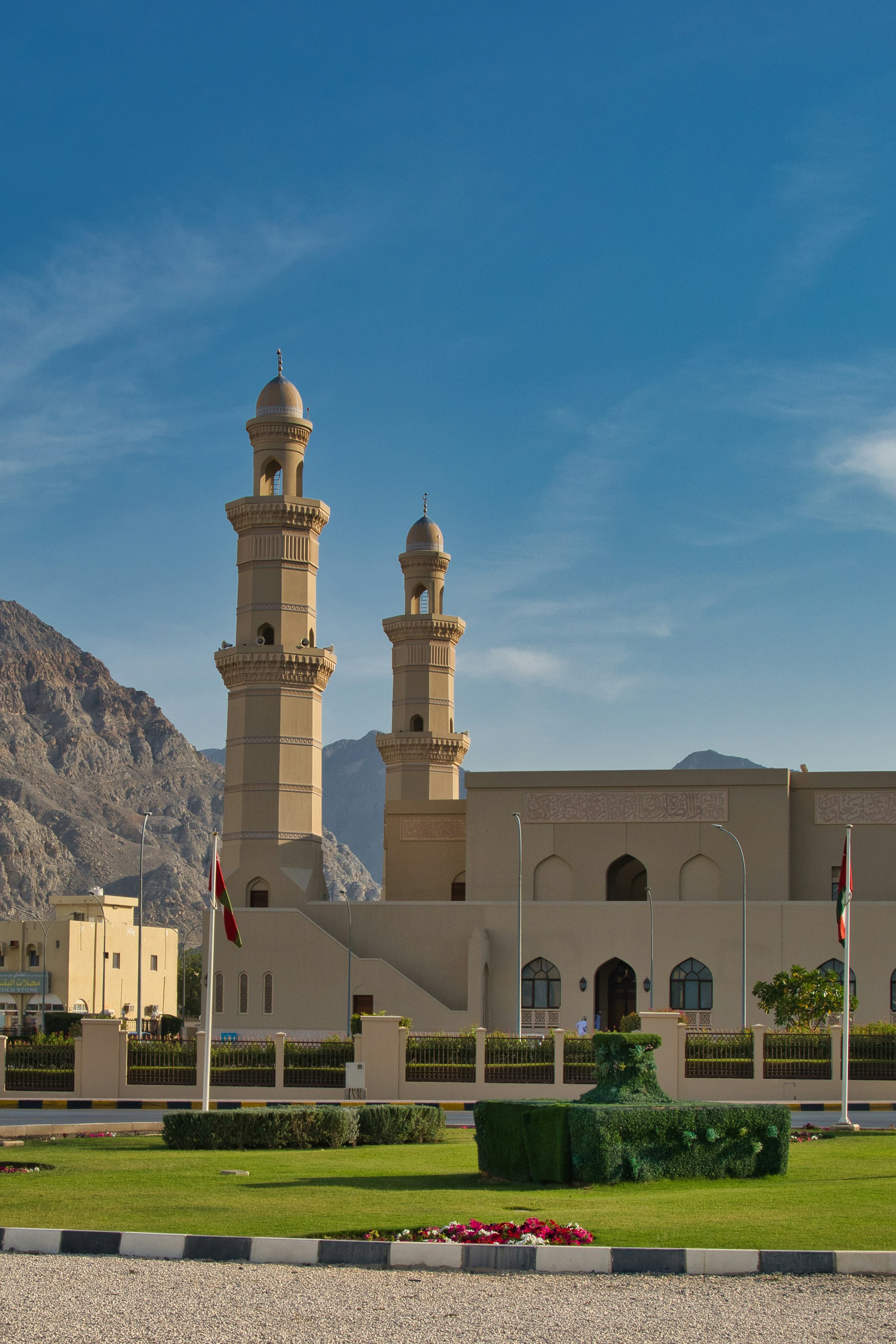 photo-1767268856420-5f9ca5fa41b2?ixid=M3wxMjA3fDB8MXxzZWFyY2h8Nnx8c2Nob29sJTIwdW5pZm9ybXMlMjBpbiUyMG9tYW58ZW58MHx8fHwxNzY3NzM1NjA5fDA\u0026ixlib=rb-4.1.0