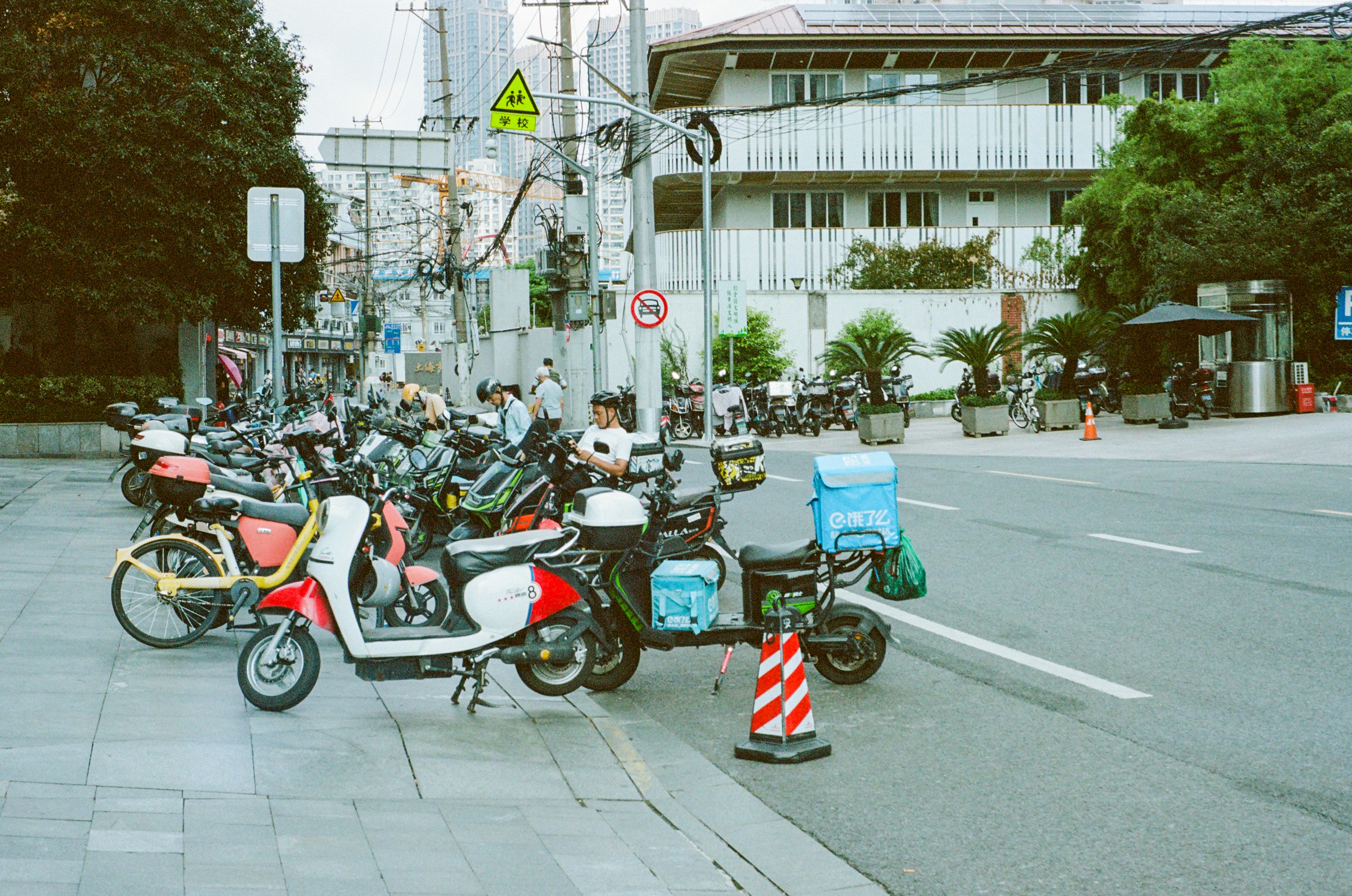 Evolution of Photo Delivery UX in 2026: Edge‑First, Private, and Pixel‑Perfect Workflows