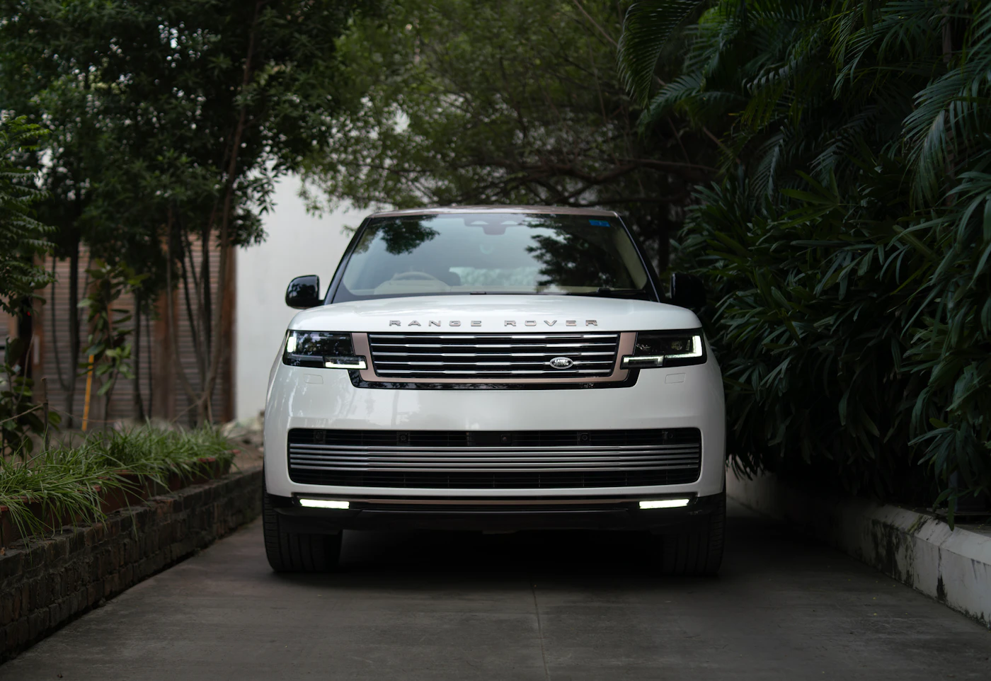 Range Rover — maintenance detail
