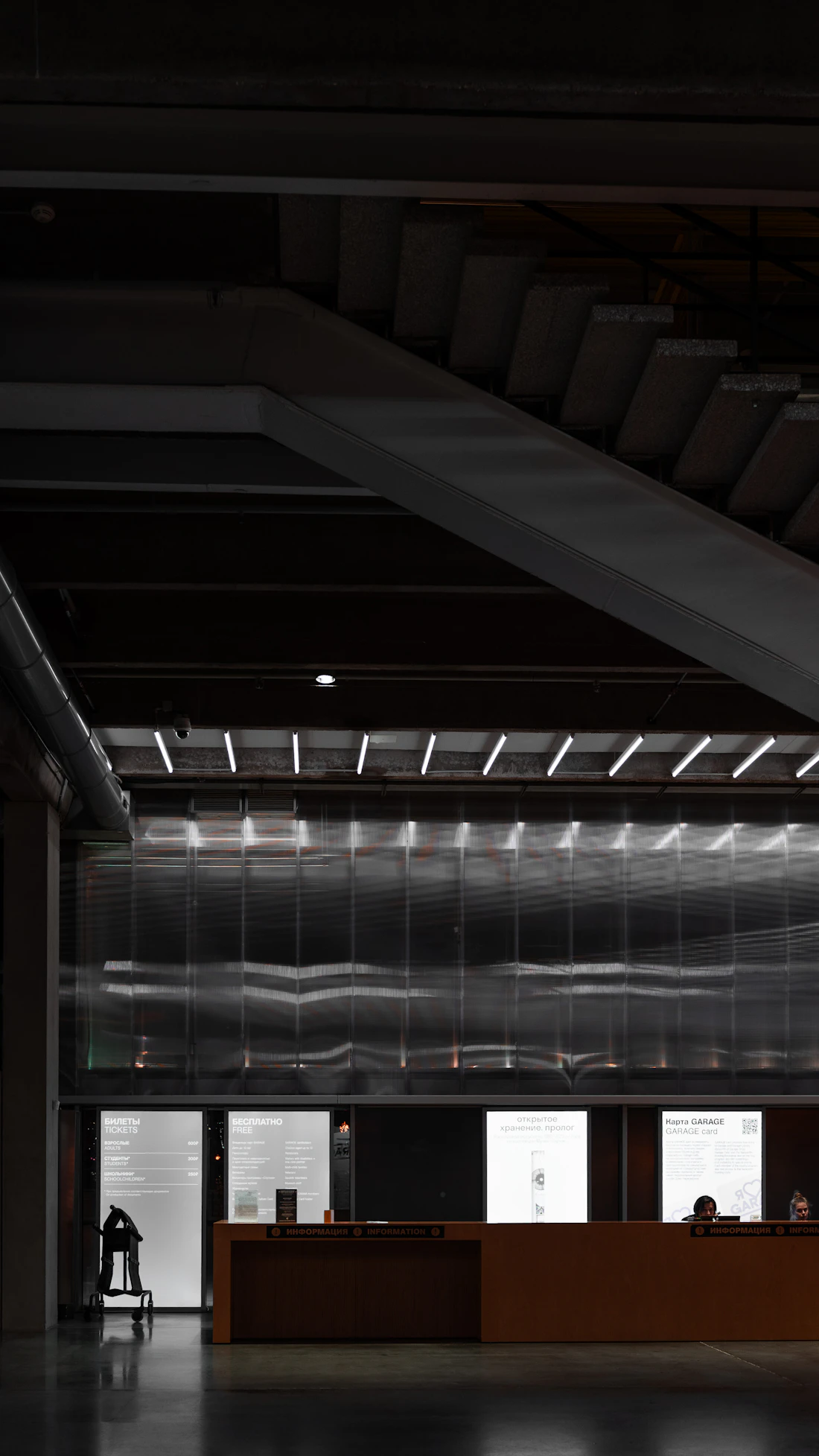Double decker exhibition pavilion with an upper VIP lounge at DWTC