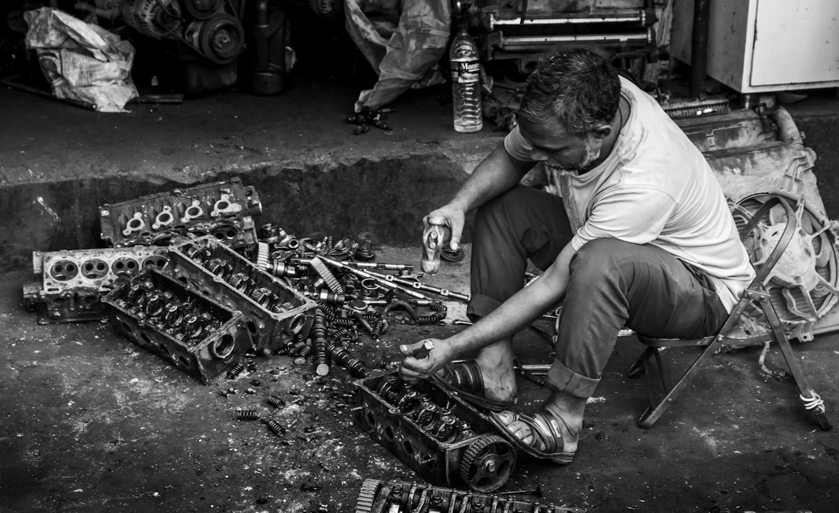 Street Mechanics — Jhalani tools in use across India