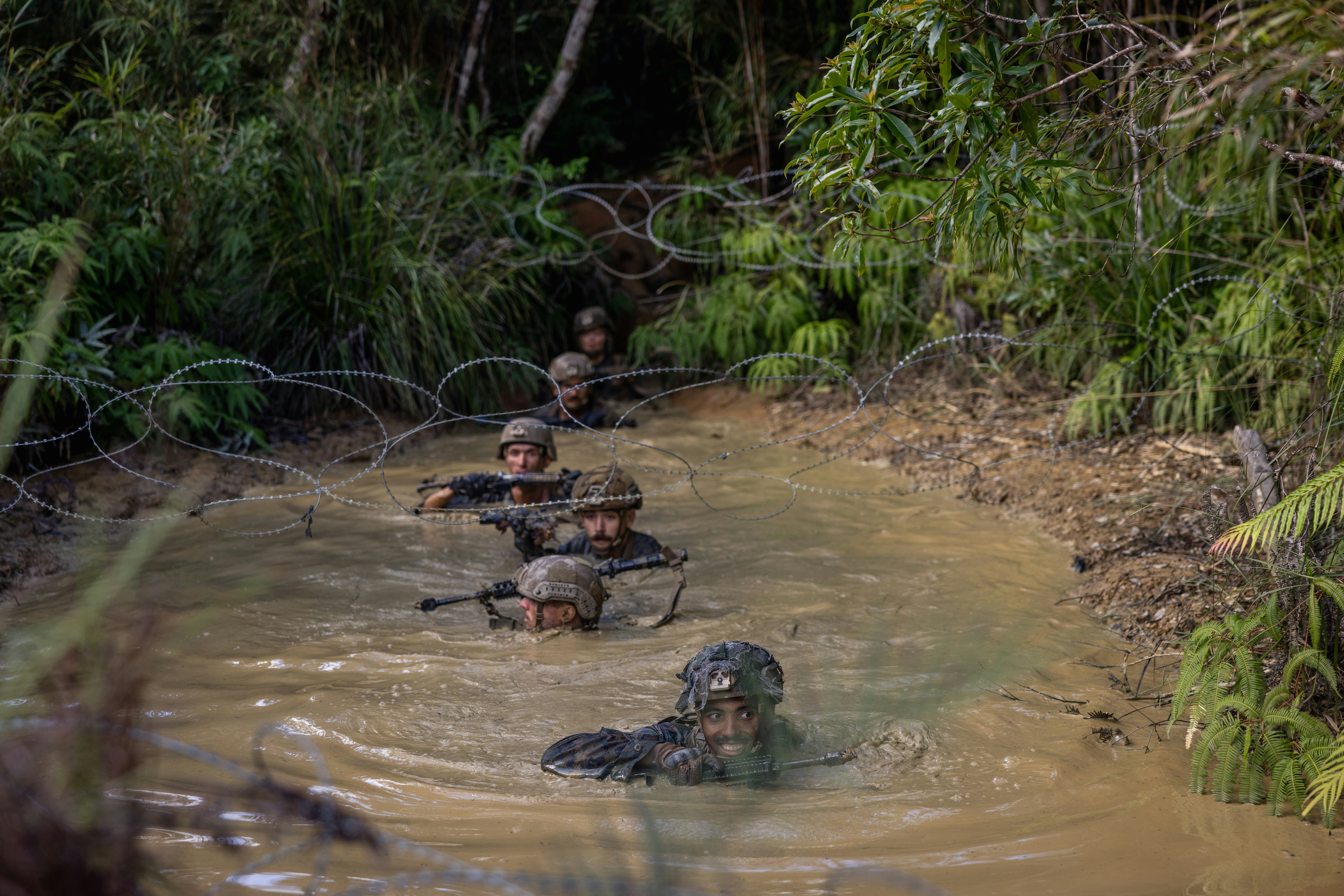 Navy SEAL candidates performing Log PT under heavy stress - How Would I Know If I Am Good Enough To Become a Navy SEAL?