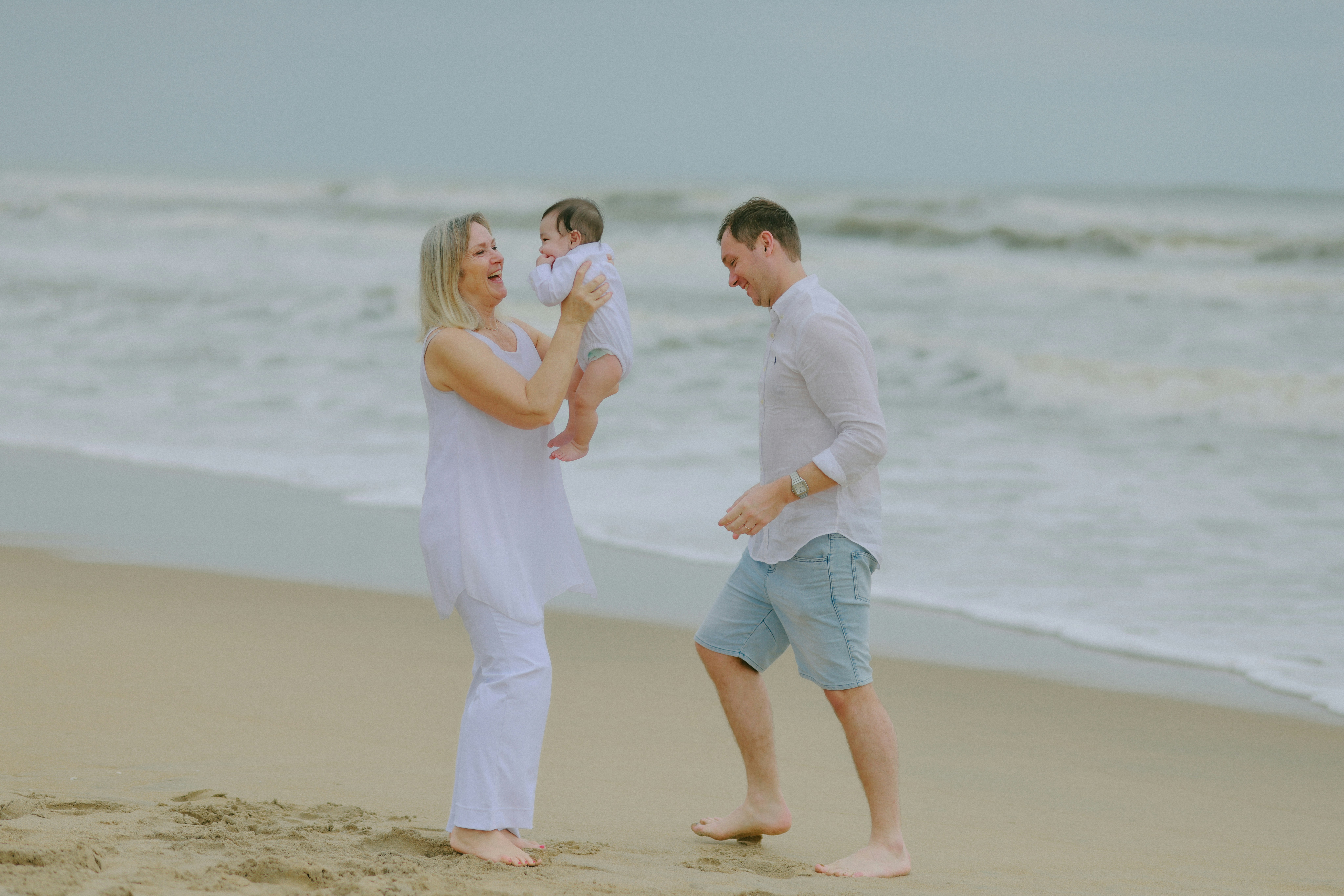 Family enjoying a day at the beach photo – Free Beach Image on Unsplash