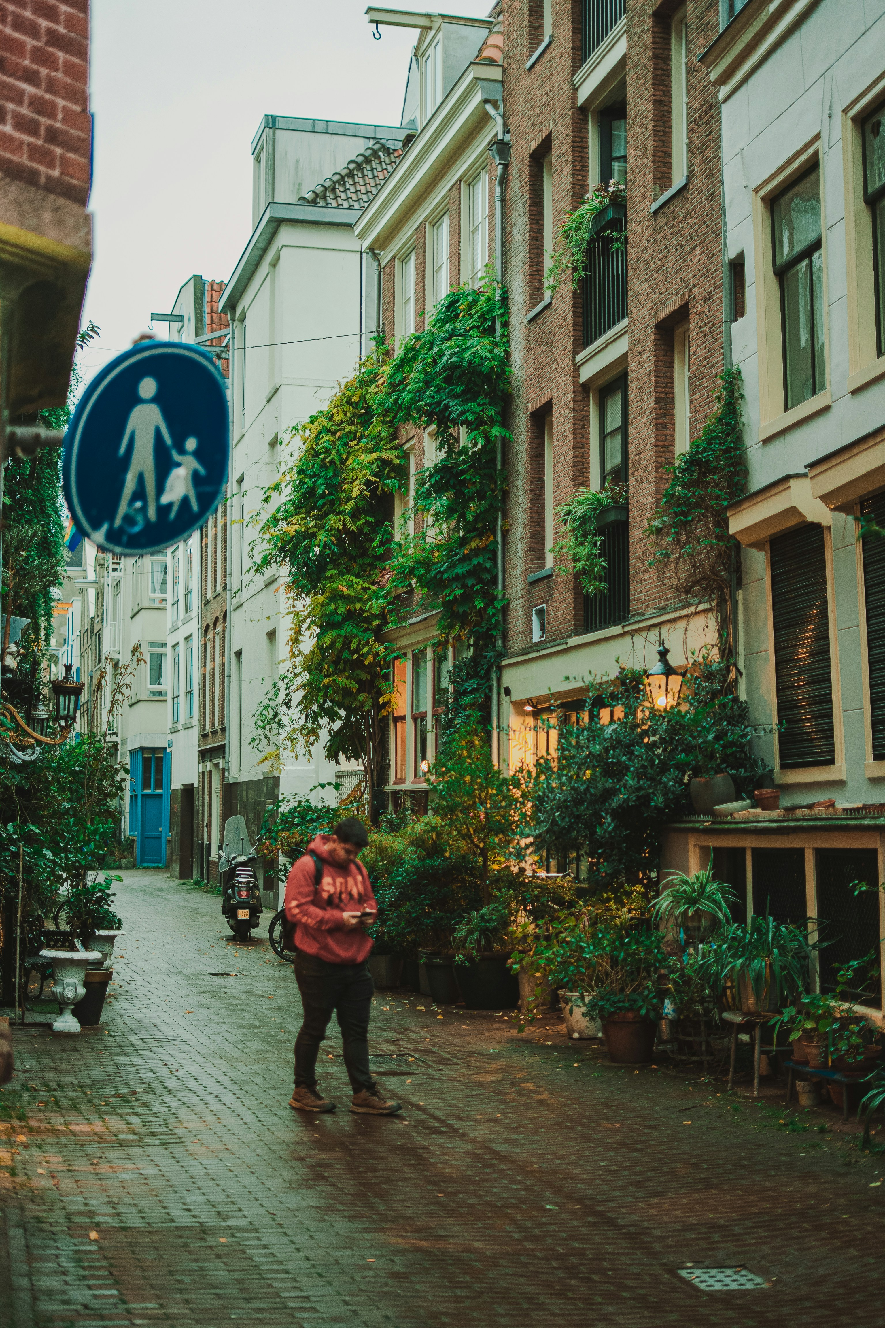 Photo by benjaminelliott