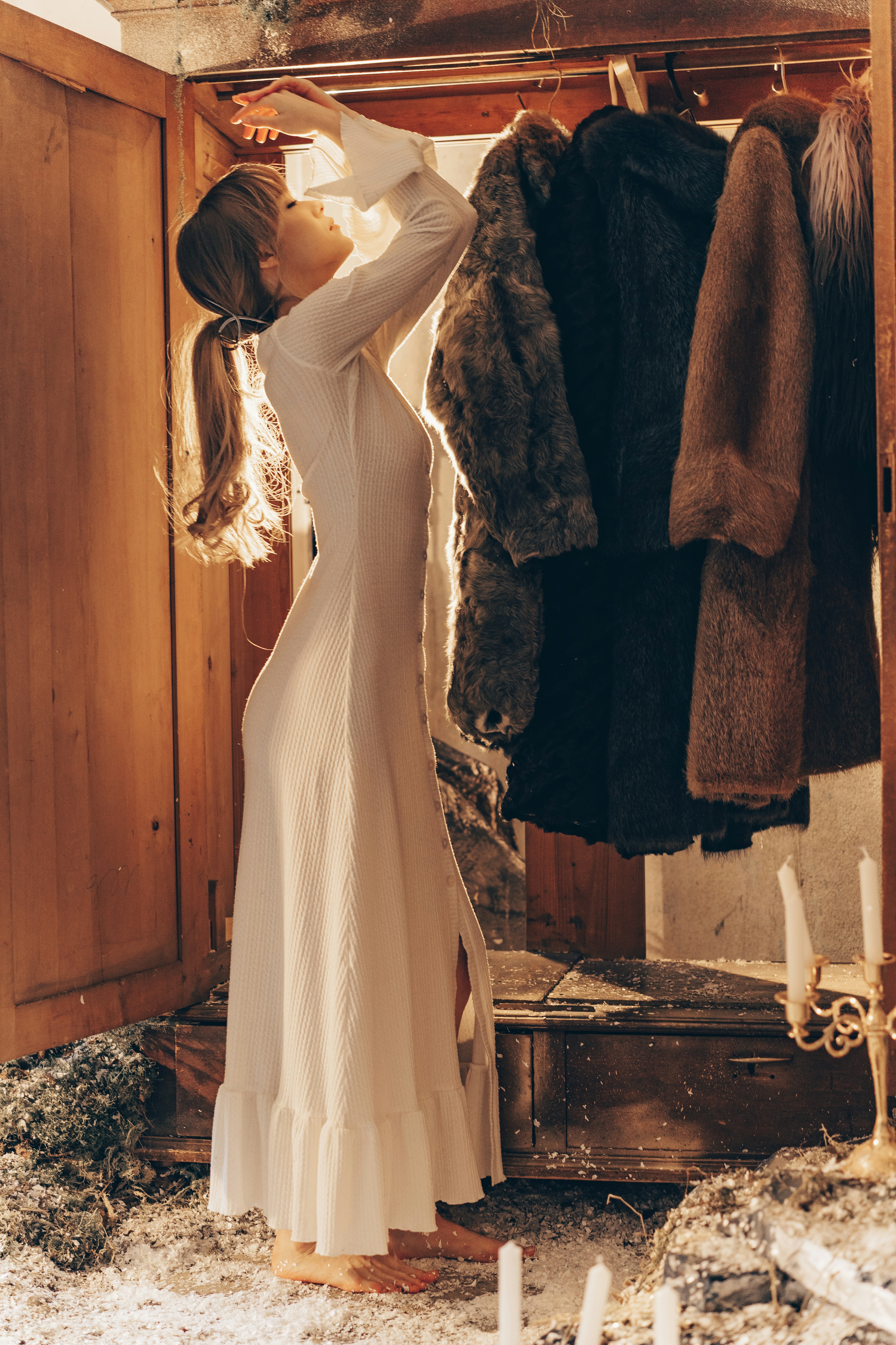 Wardrobe with integrated lighting