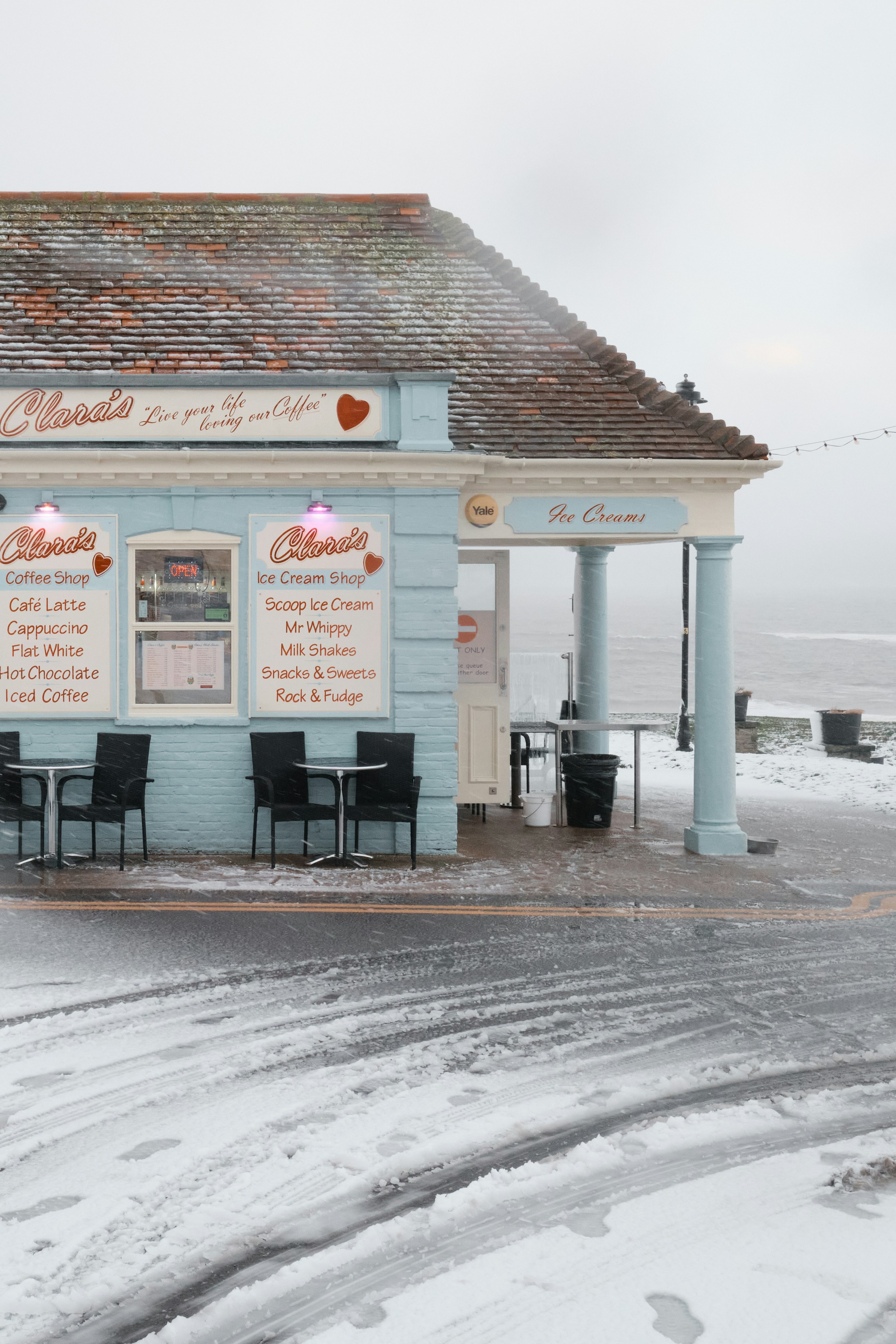 From Beachfront Stalls to Creator-Led Markets: How Community Walls & Pop‑Ups Are Reshaping Coastal Commerce in 2026