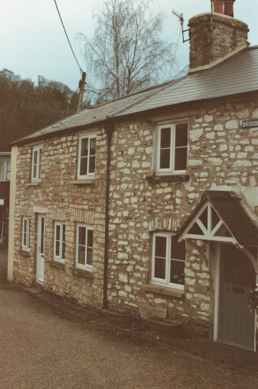 Cottage with a lawned garden near Coniston Water in the Lake District