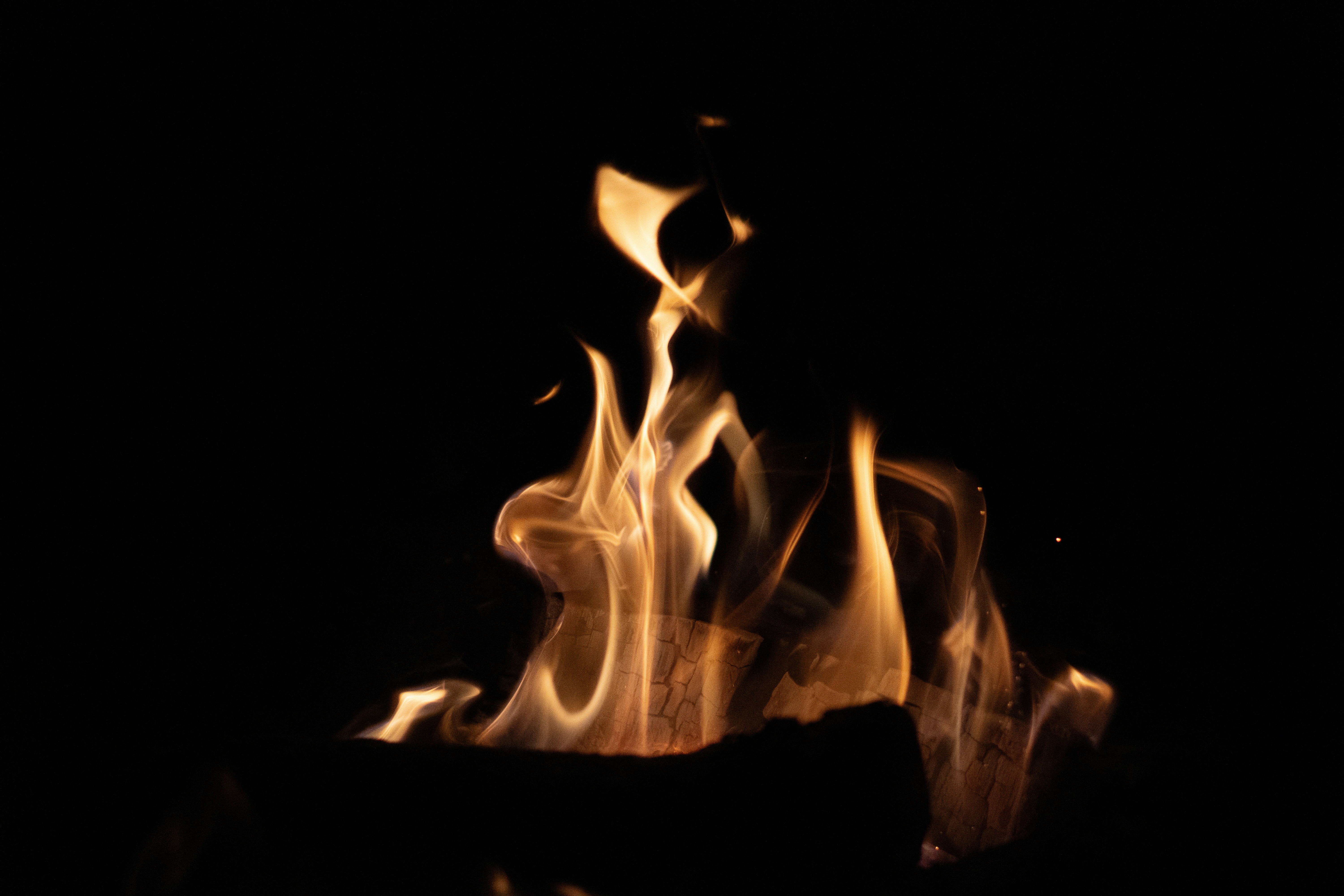 campfire embers glow, wallpaper, Treating Minor Burns from Campfires: A First Aid Guide 5