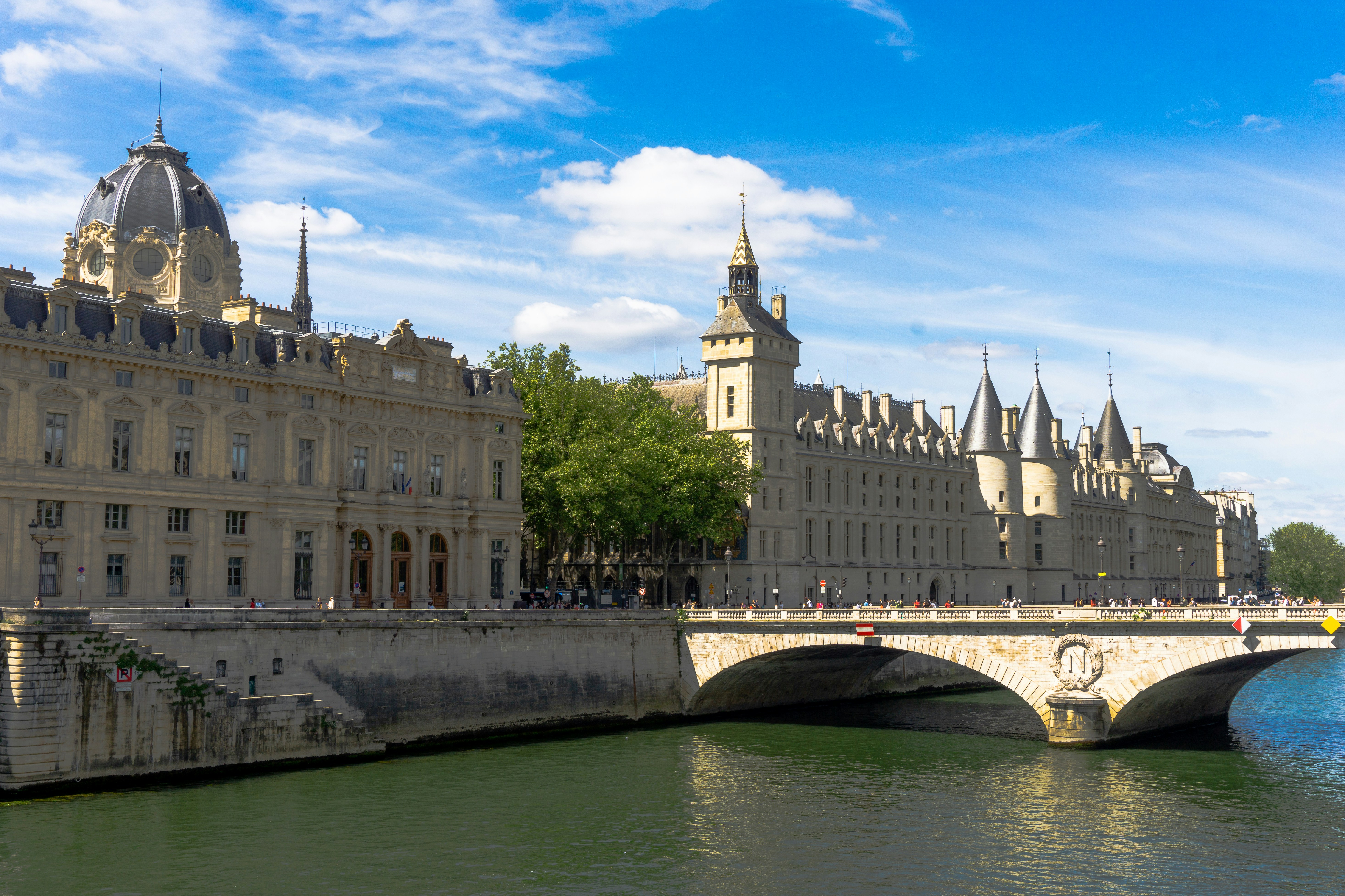 Photo by kellyquilodran