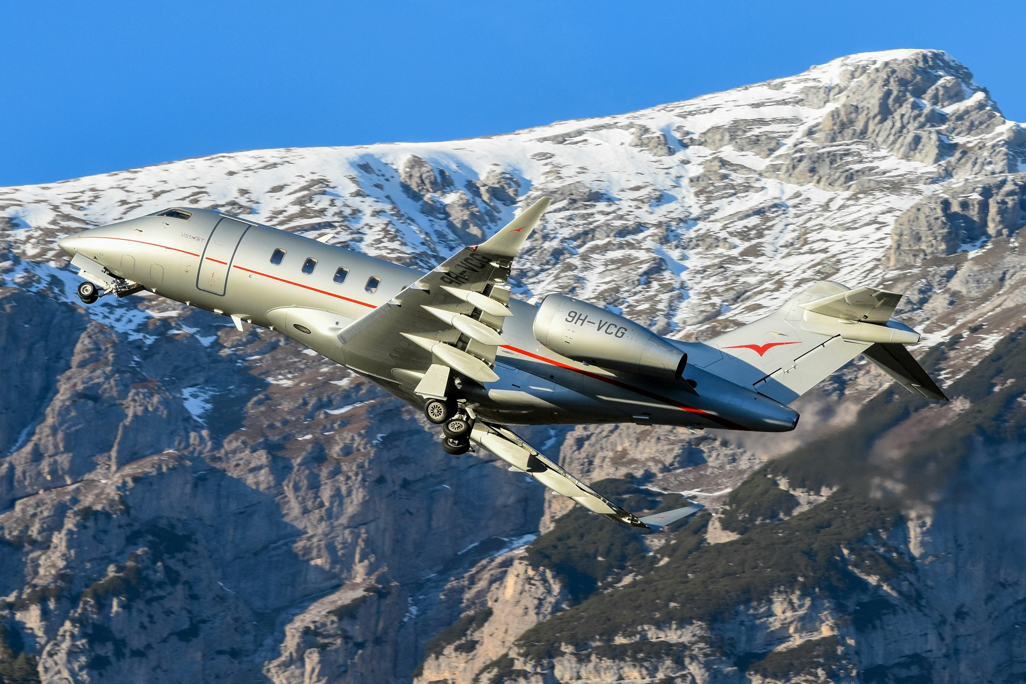 VistaJet Challenger 350 departing Innsbruck, Austria