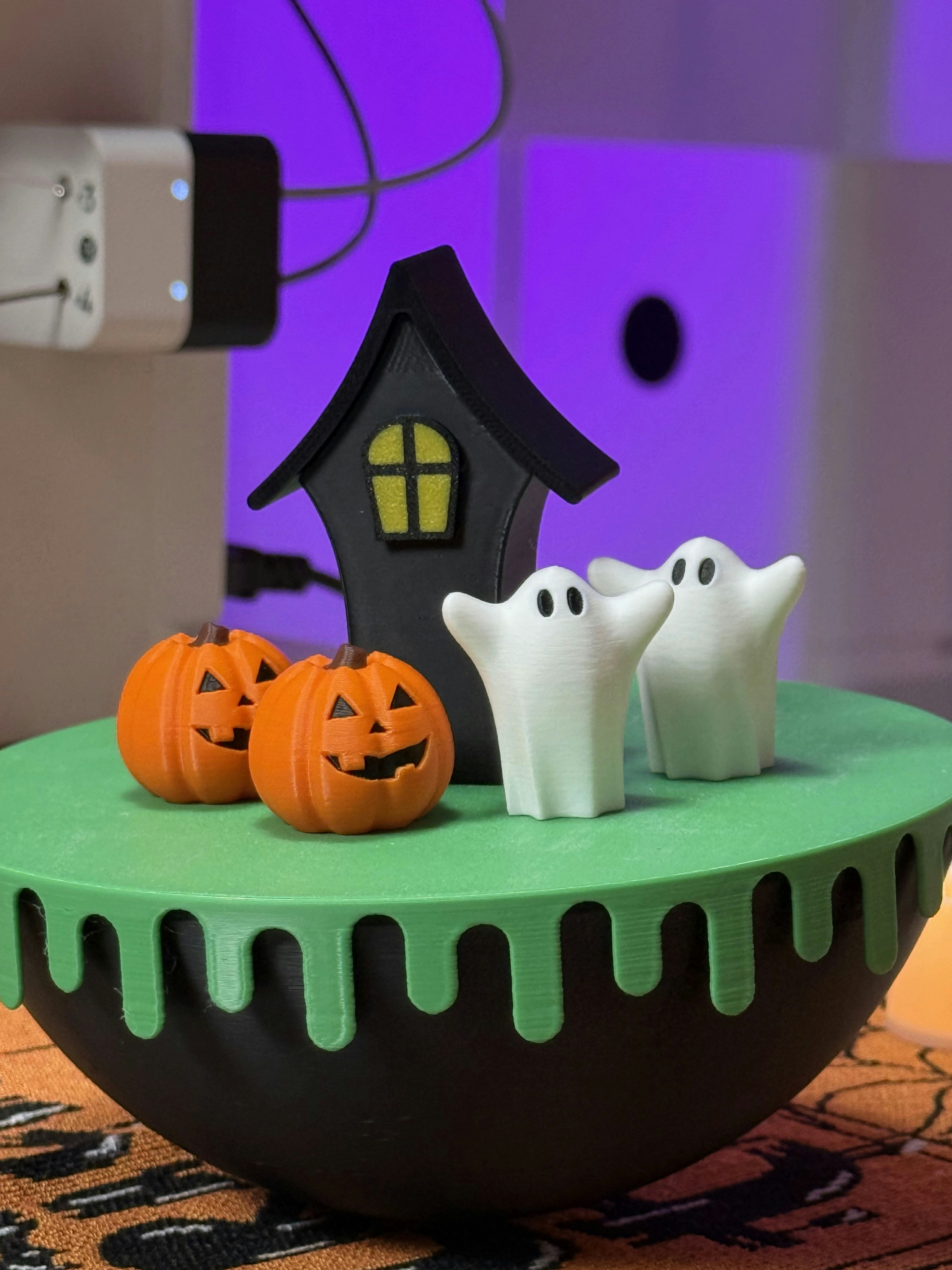 Halloween decorations with pumpkins and ghosts