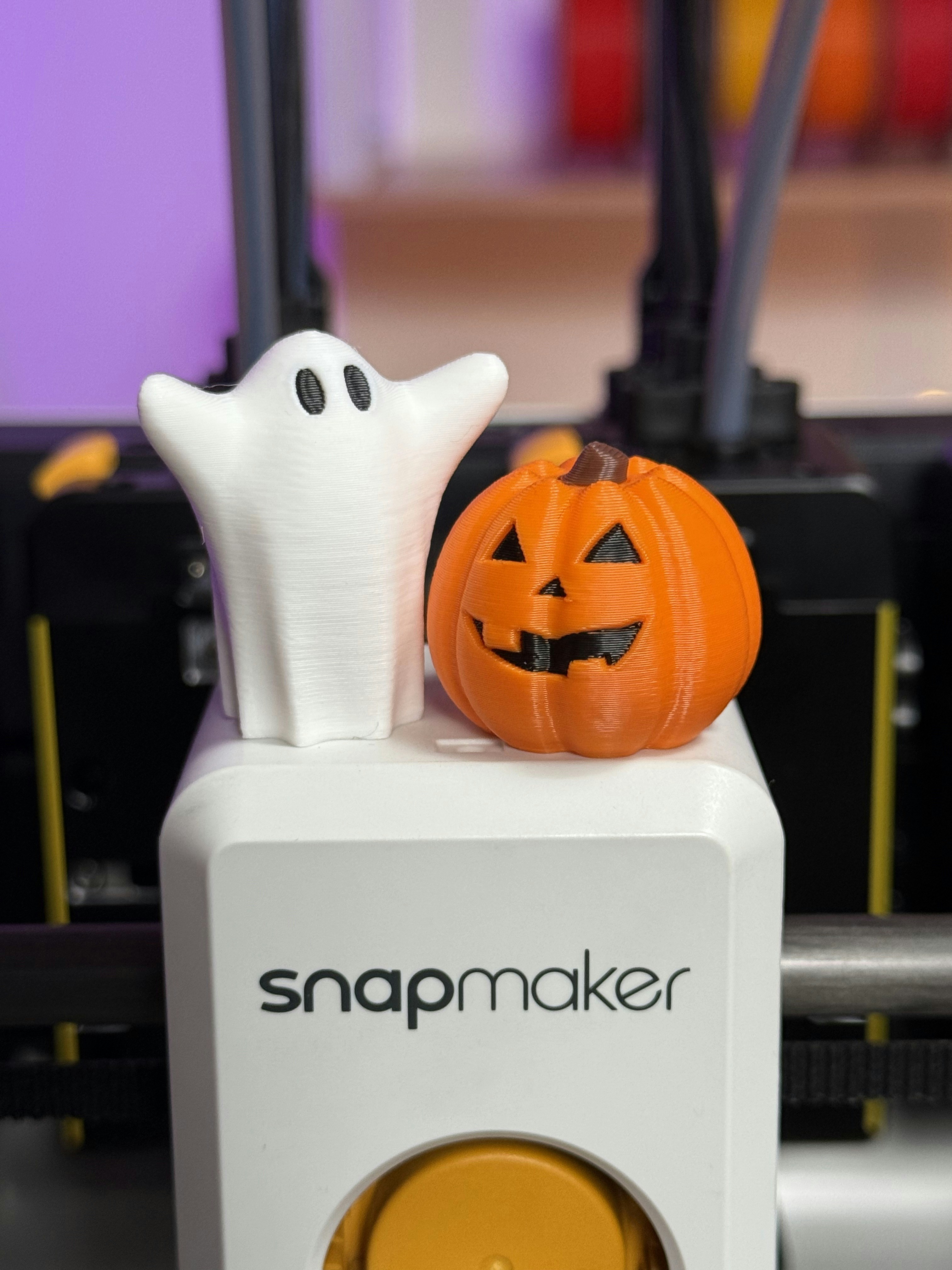 3D printed ghost and jack-o-lantern on snapmaker machine