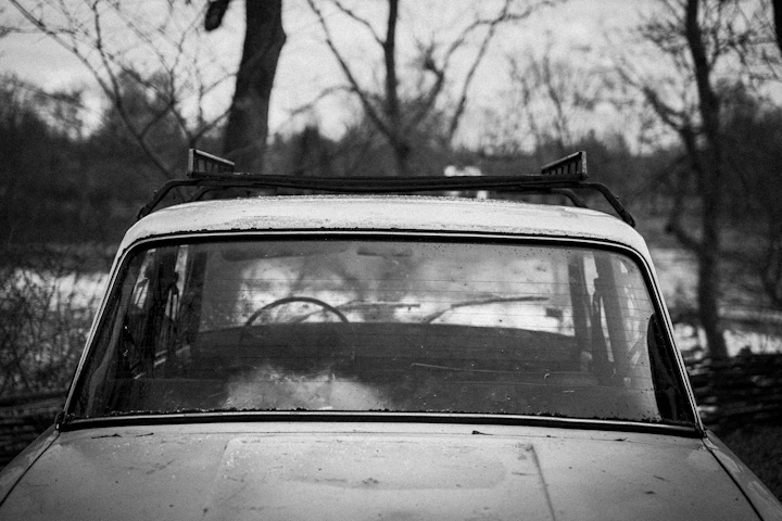 Thule roof bars for cars with rails