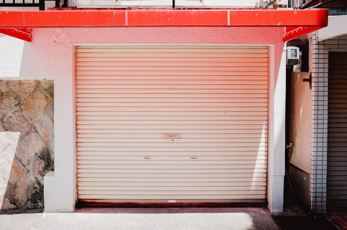Motorised garage door
