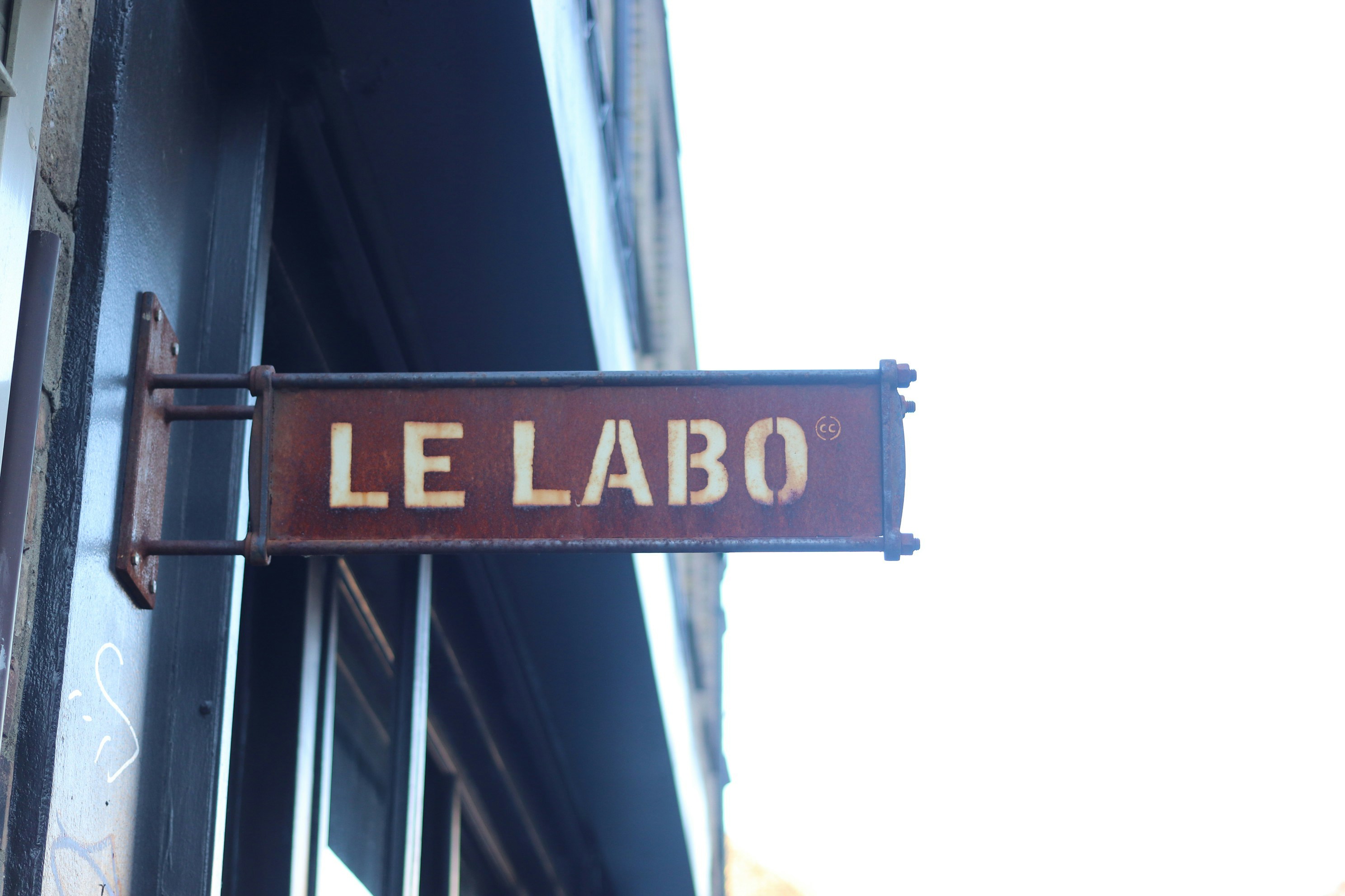 A sign that reads le labo hangs outside.