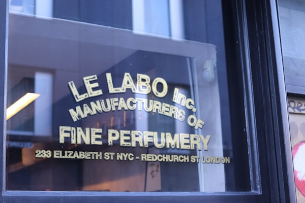 Fațadă de atelier parfumerie