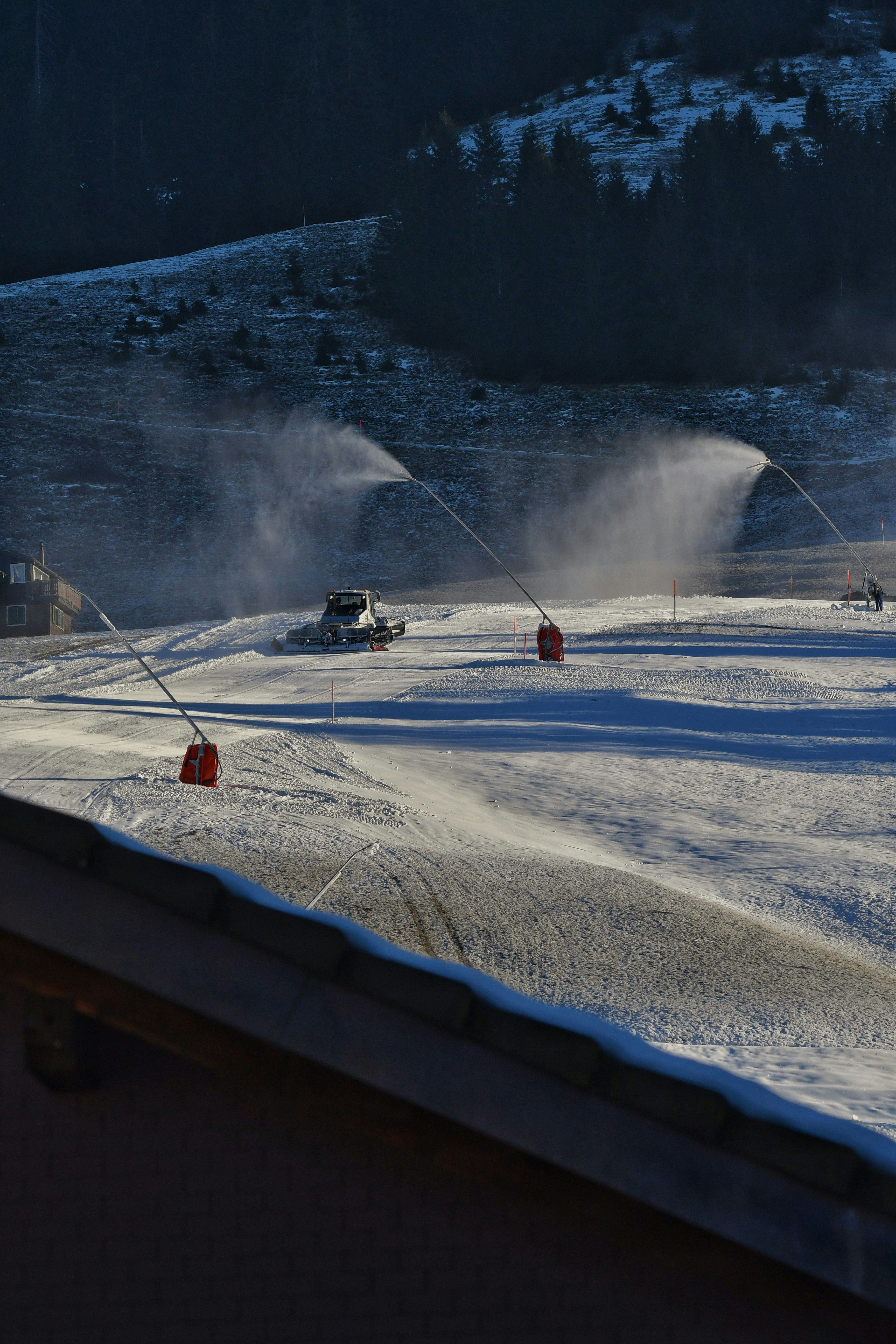 How Travel Retail and Resort Shops Use Cloud GPU Displays and Modern POS to Boost 2026 Revenue