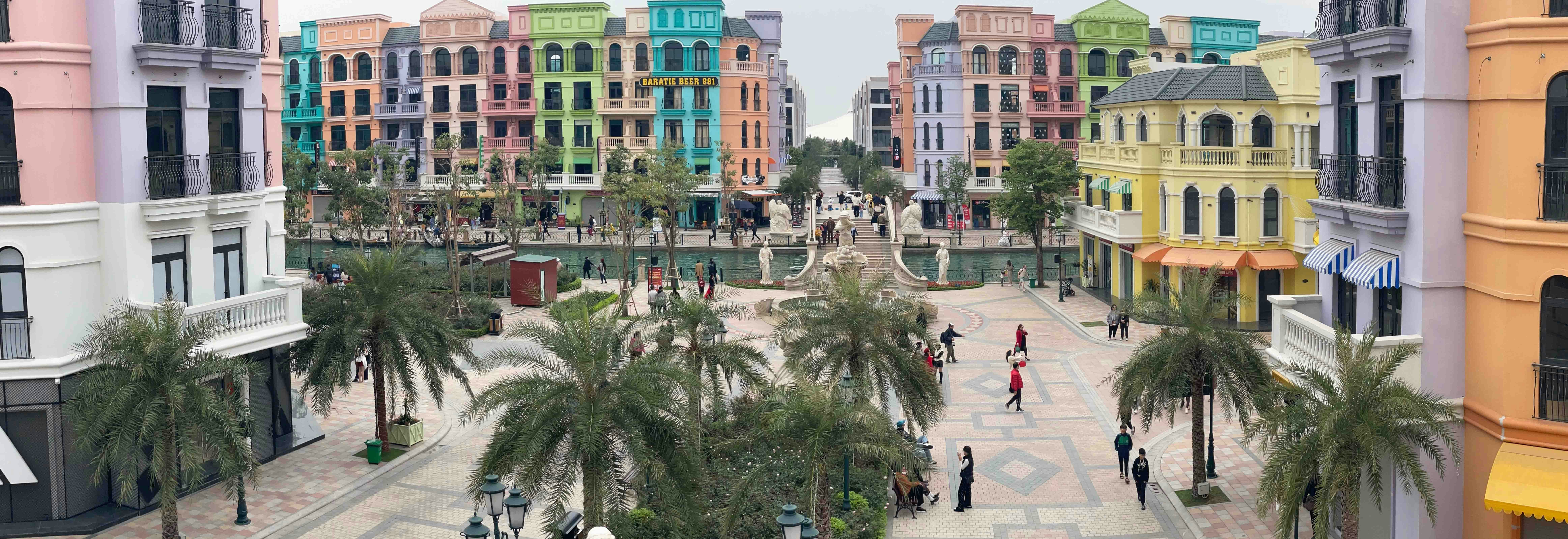 Đài phun nước Kim Tự Tháp