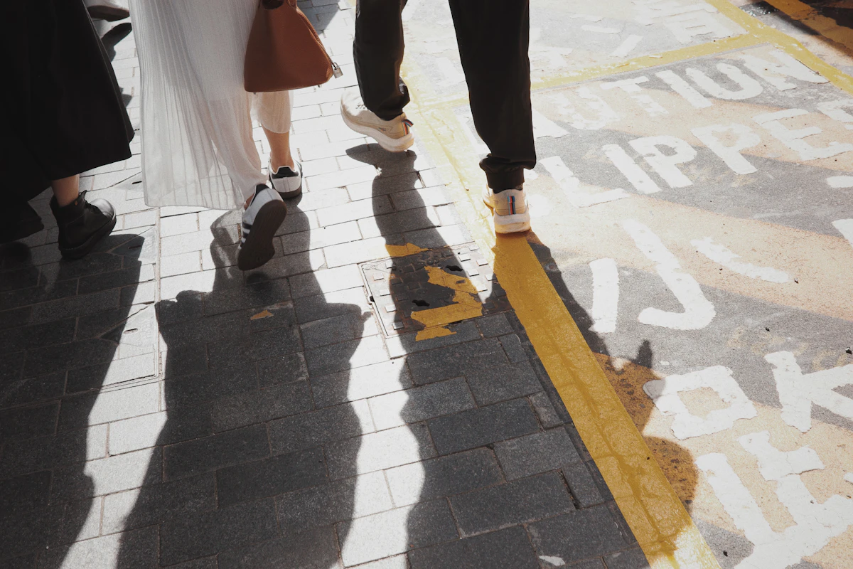 Are You Supposed to Walk With or Against the Traffic in Fort Worth?