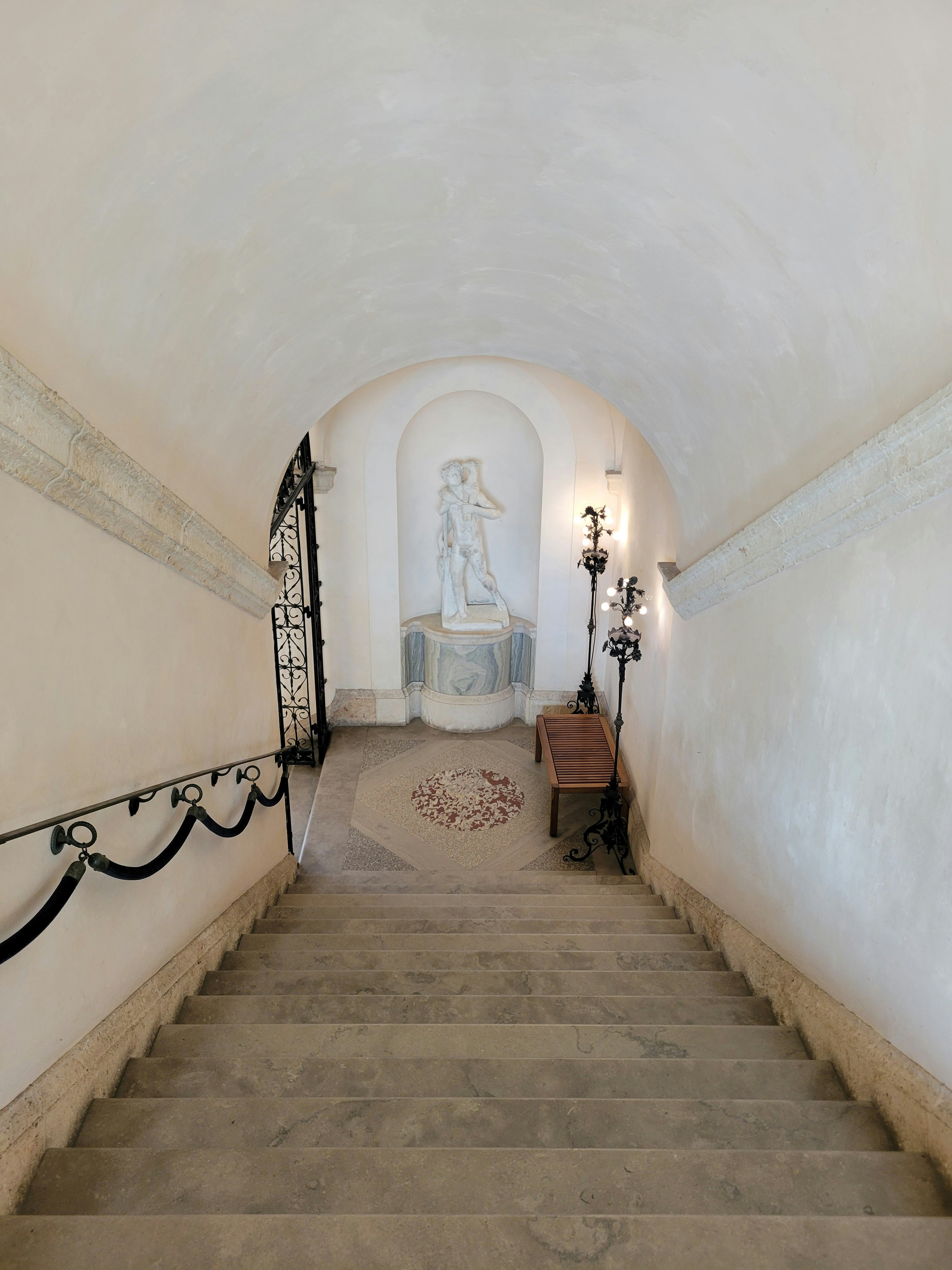 elegant marble hallway, wallpaper, Marble Hallway Space Saving Hacks 5