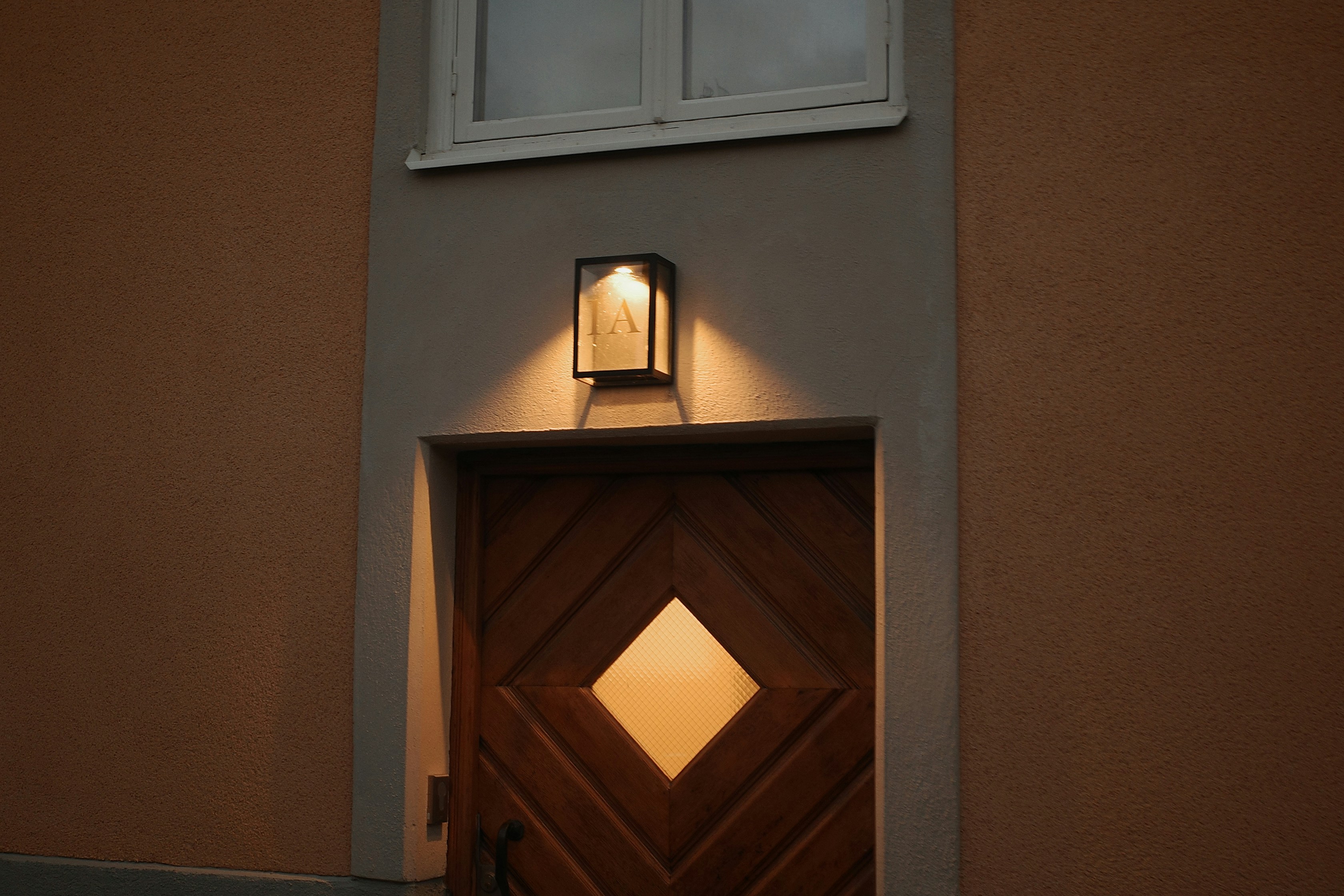 entryway table lamp, wallpaper, Entryway Table Lamps: A Guide to Stylish Illumination 6