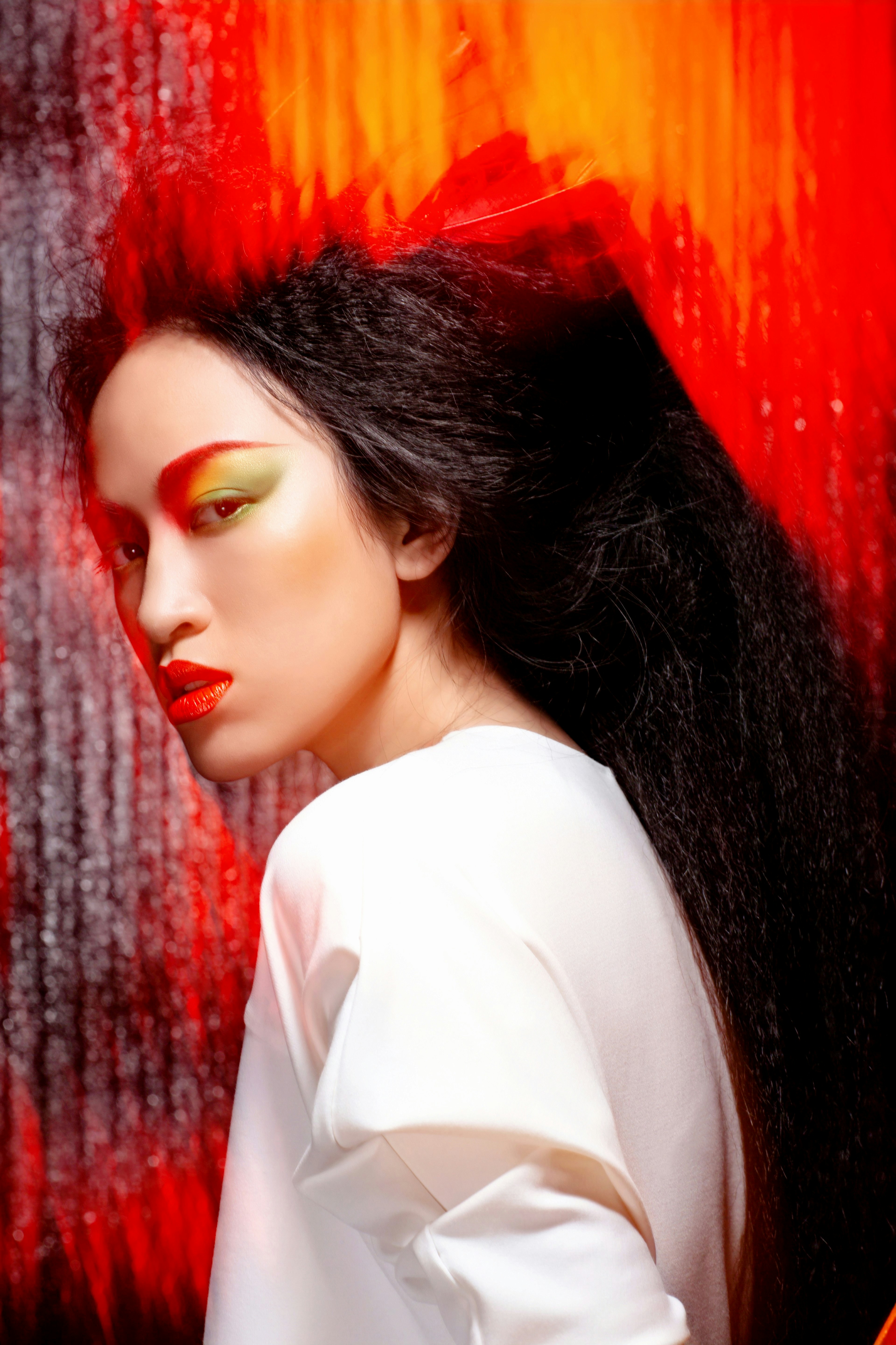 glamorous makeup wallpaper, wallpaper, Bisnis Charlotte Tilbury: Peluang, Strategi, dan Tips 2